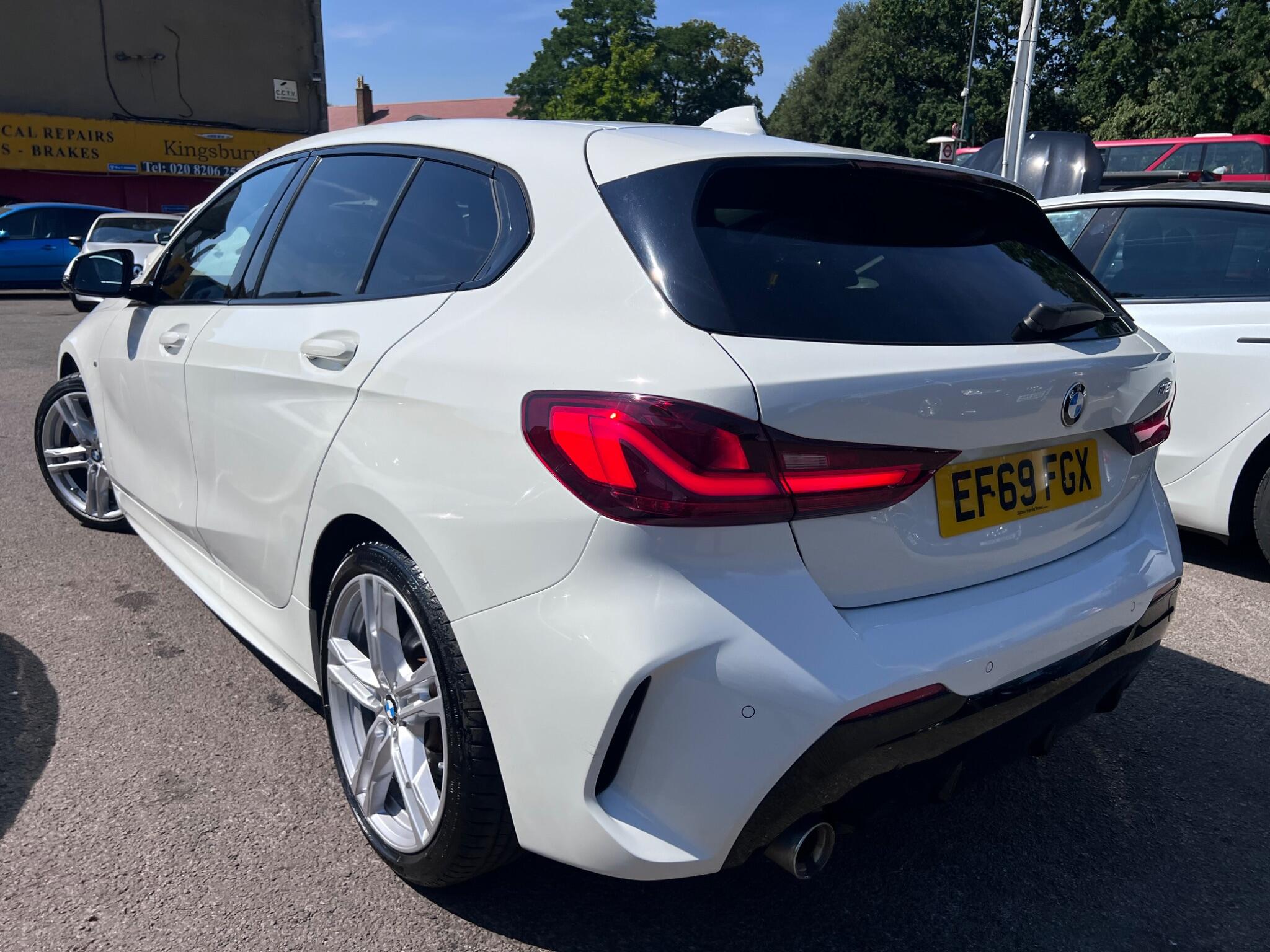 BMW 1 Series view 9