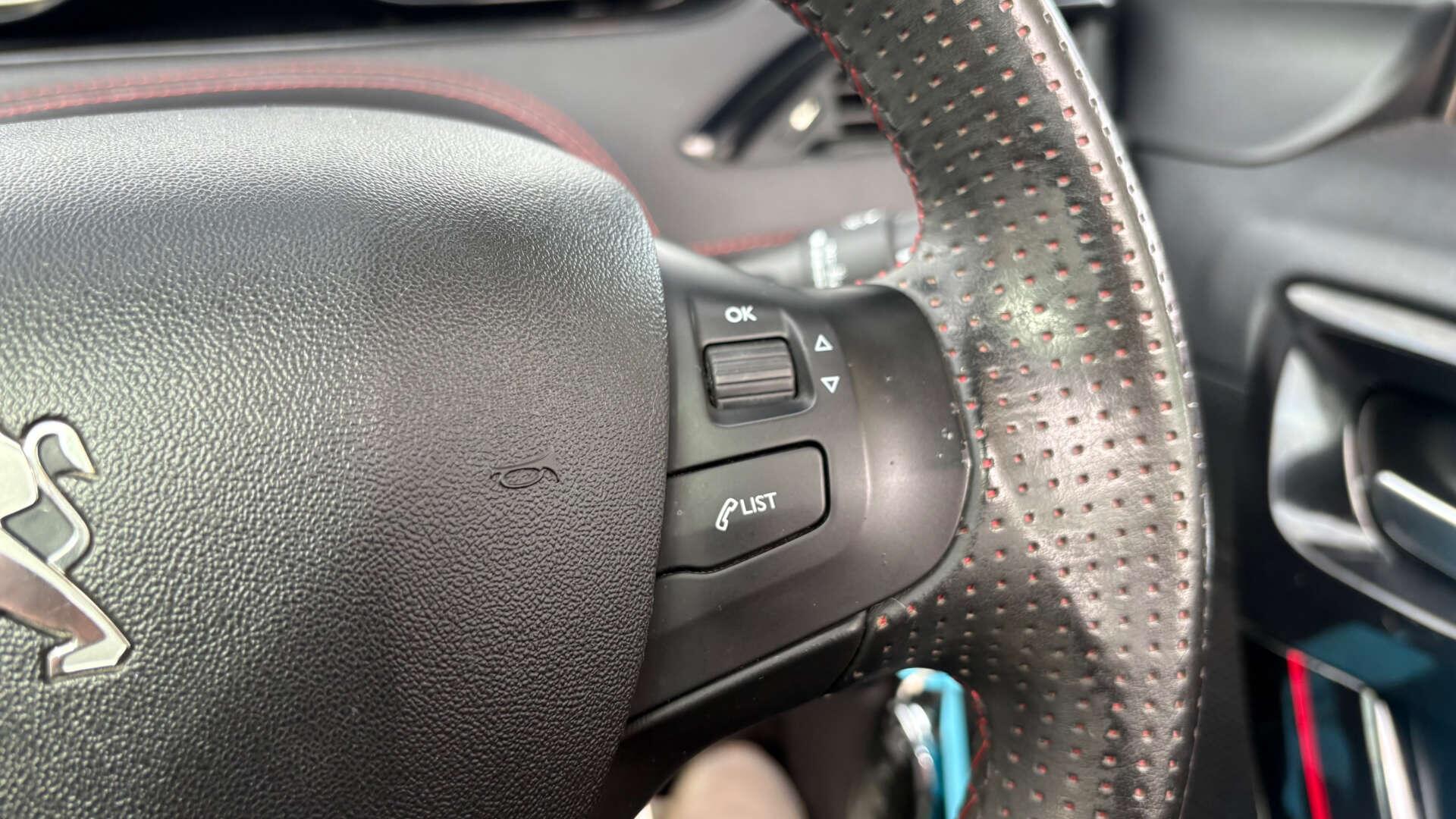 Peugeot 208 view 18
