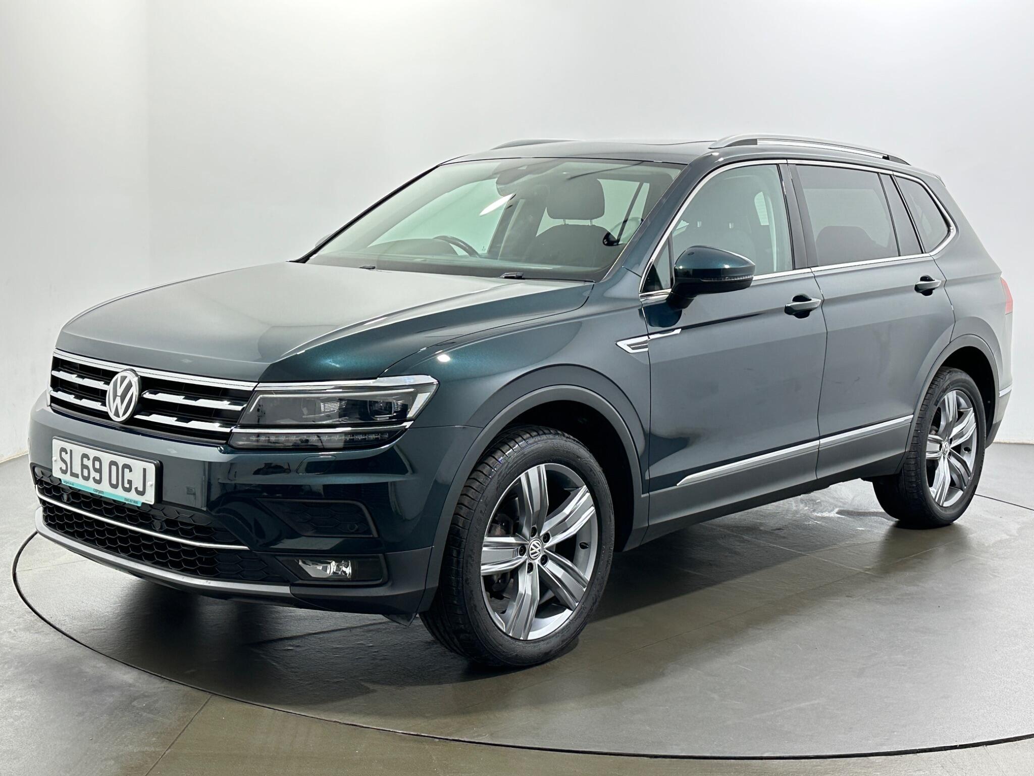 Volkswagen Tiguan Allspace view 4