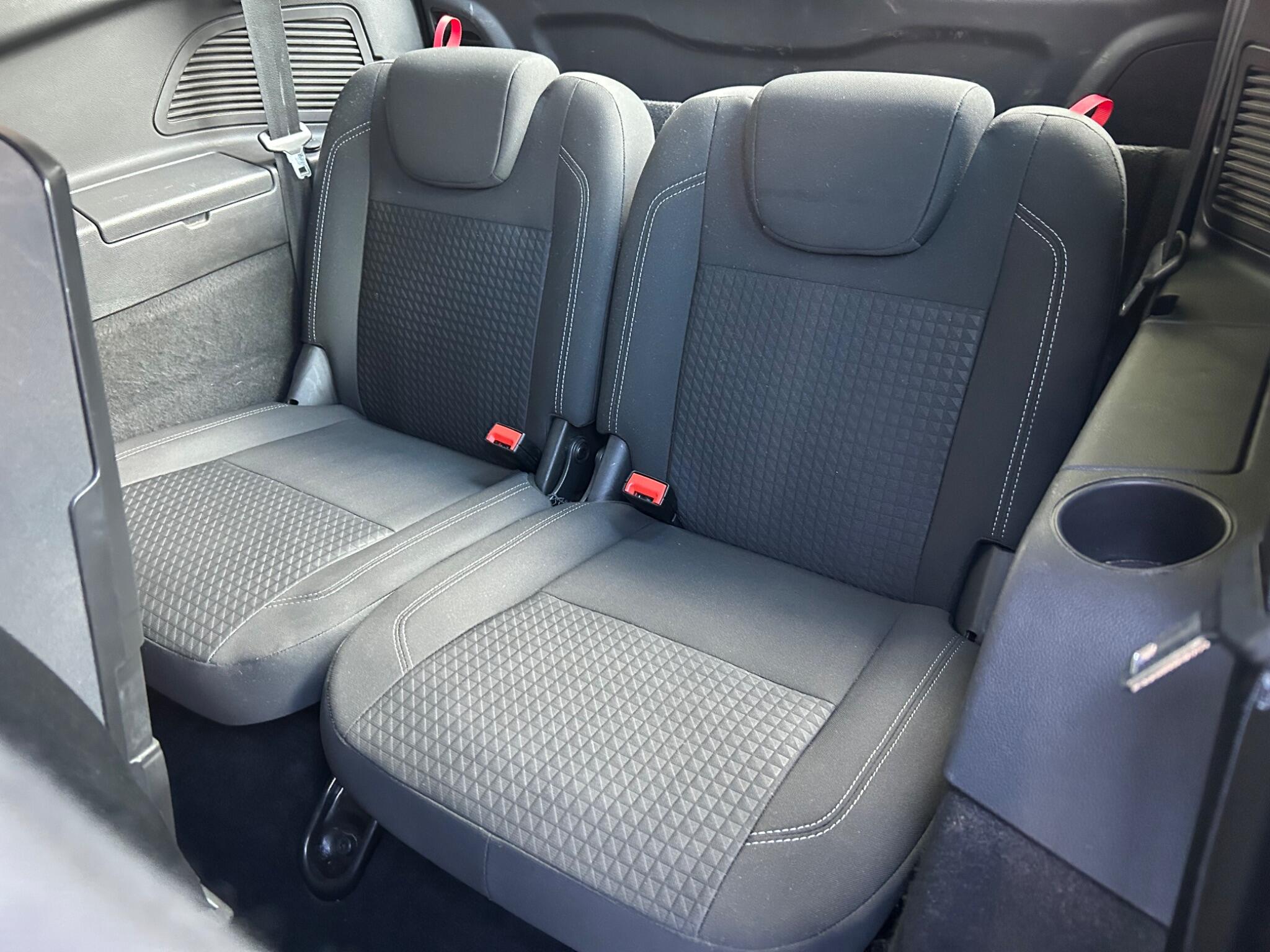 Ford Grand C-Max view 26