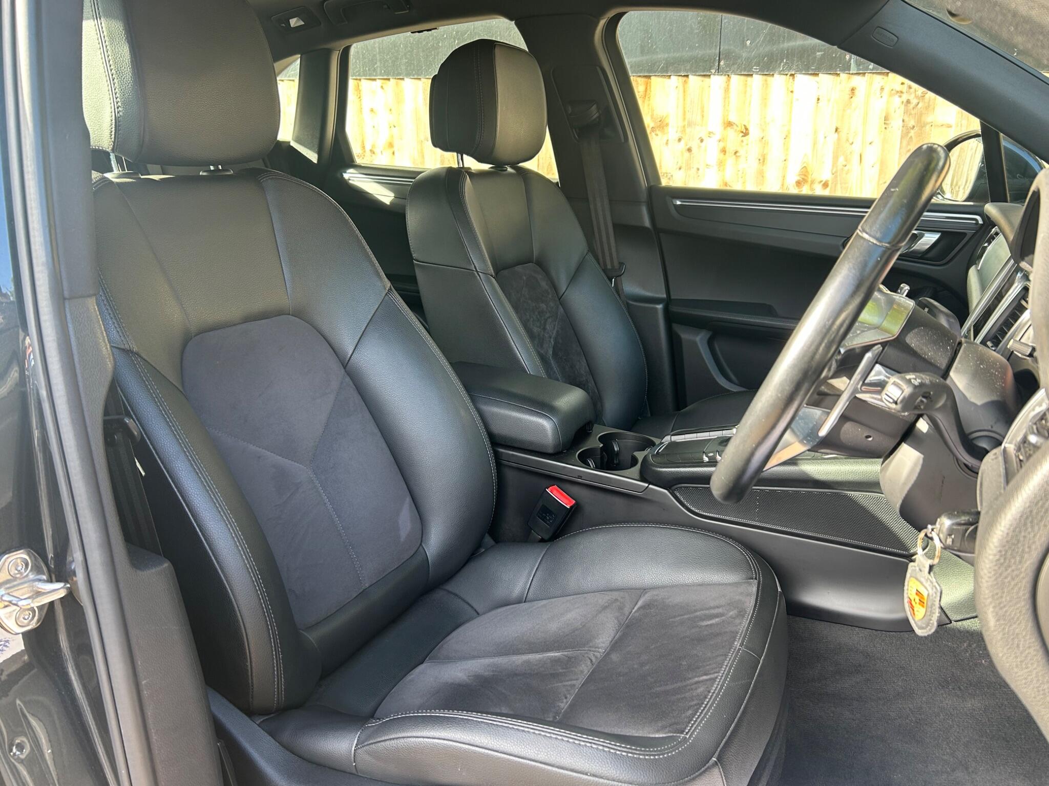Porsche Macan view 21