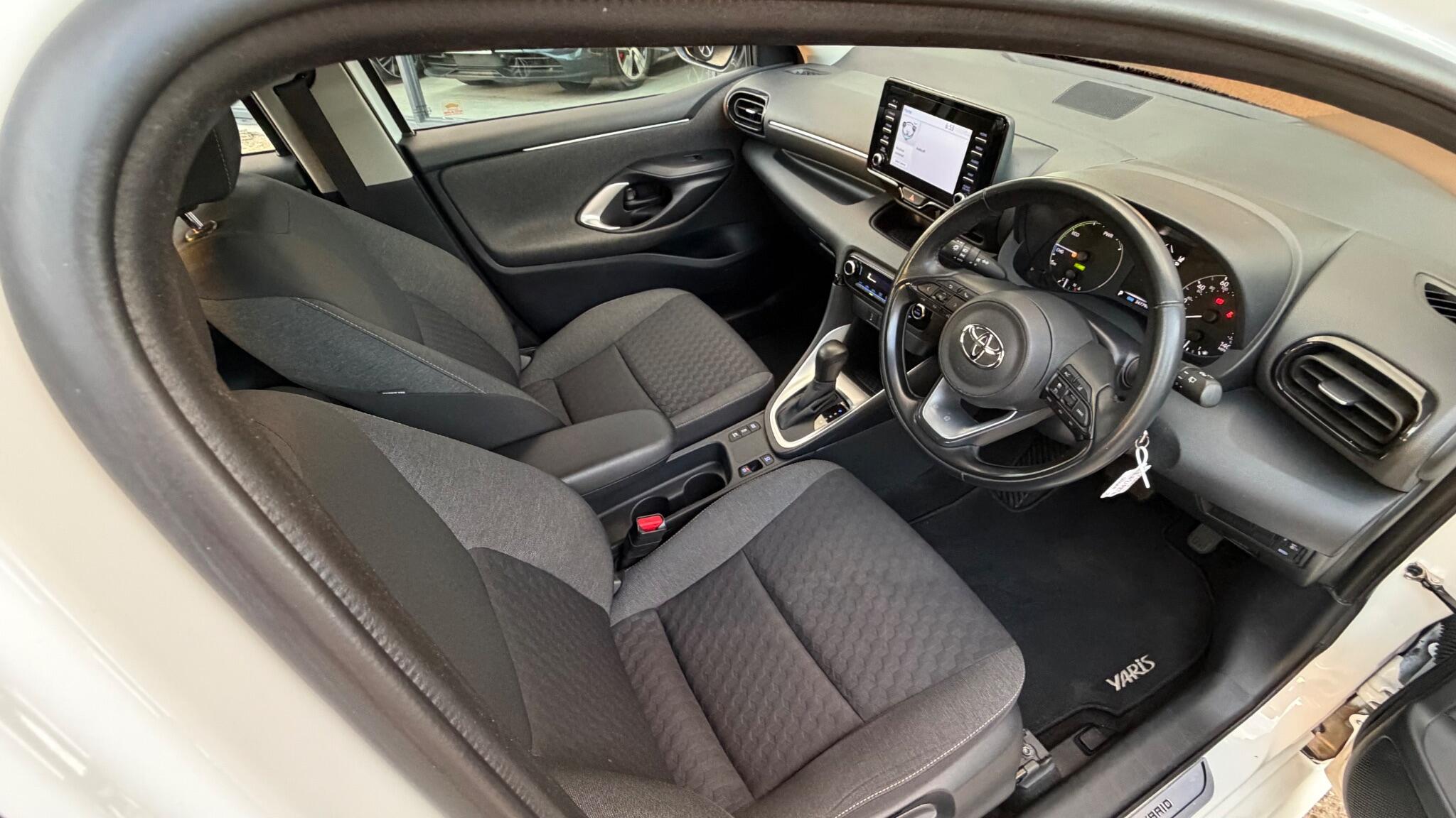 Toyota Yaris view 10
