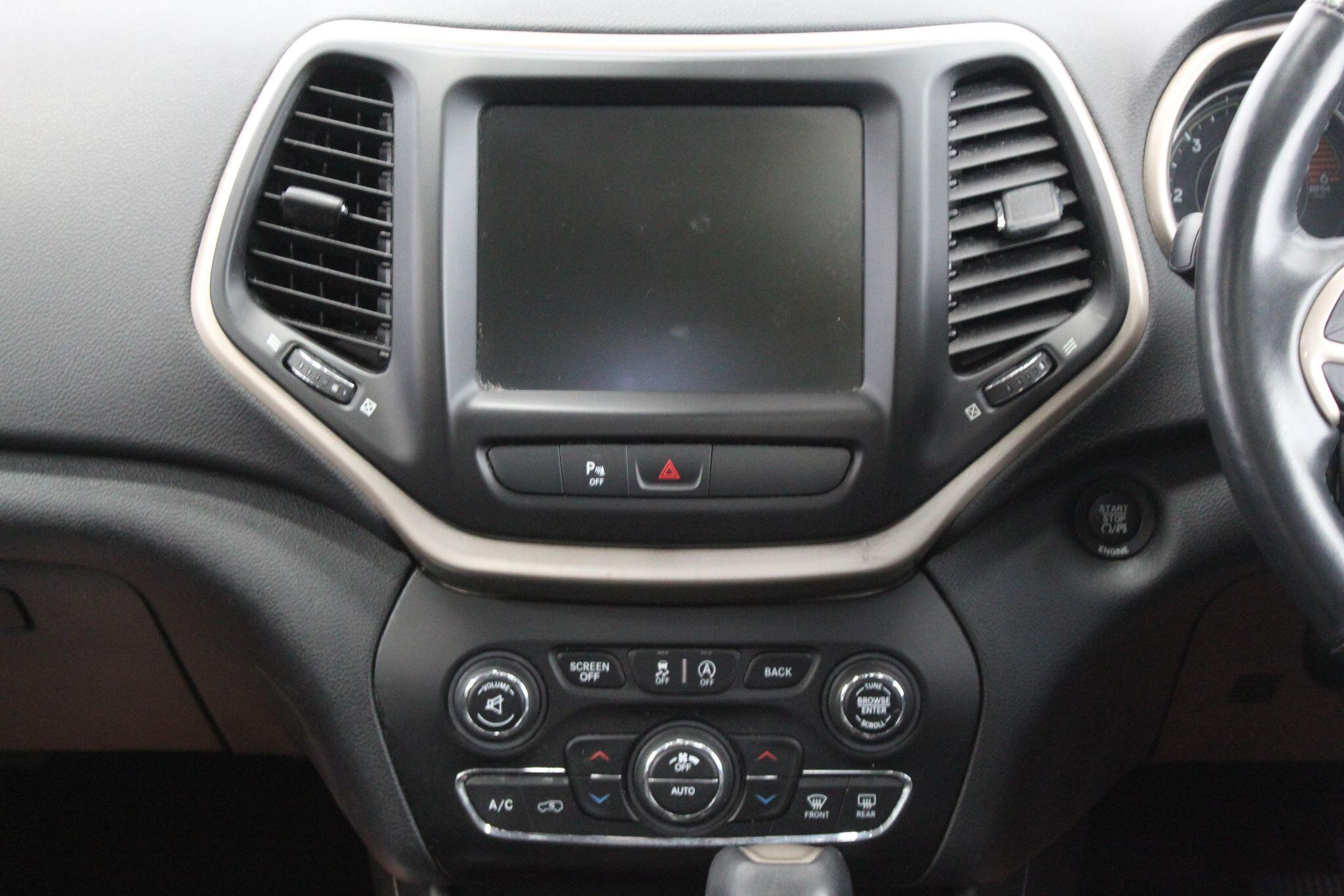 Jeep Cherokee view 36
