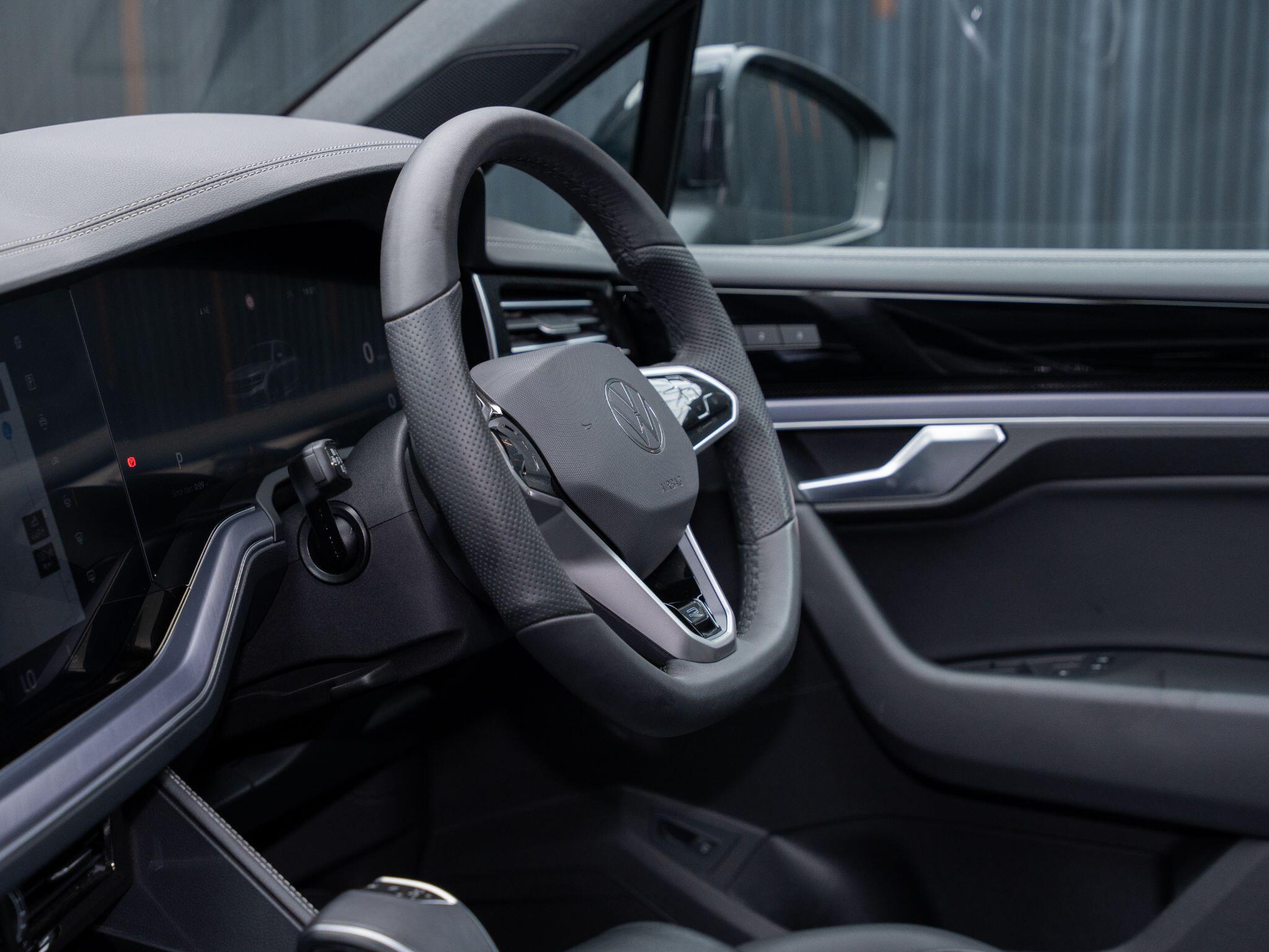 Volkswagen Touareg view 44