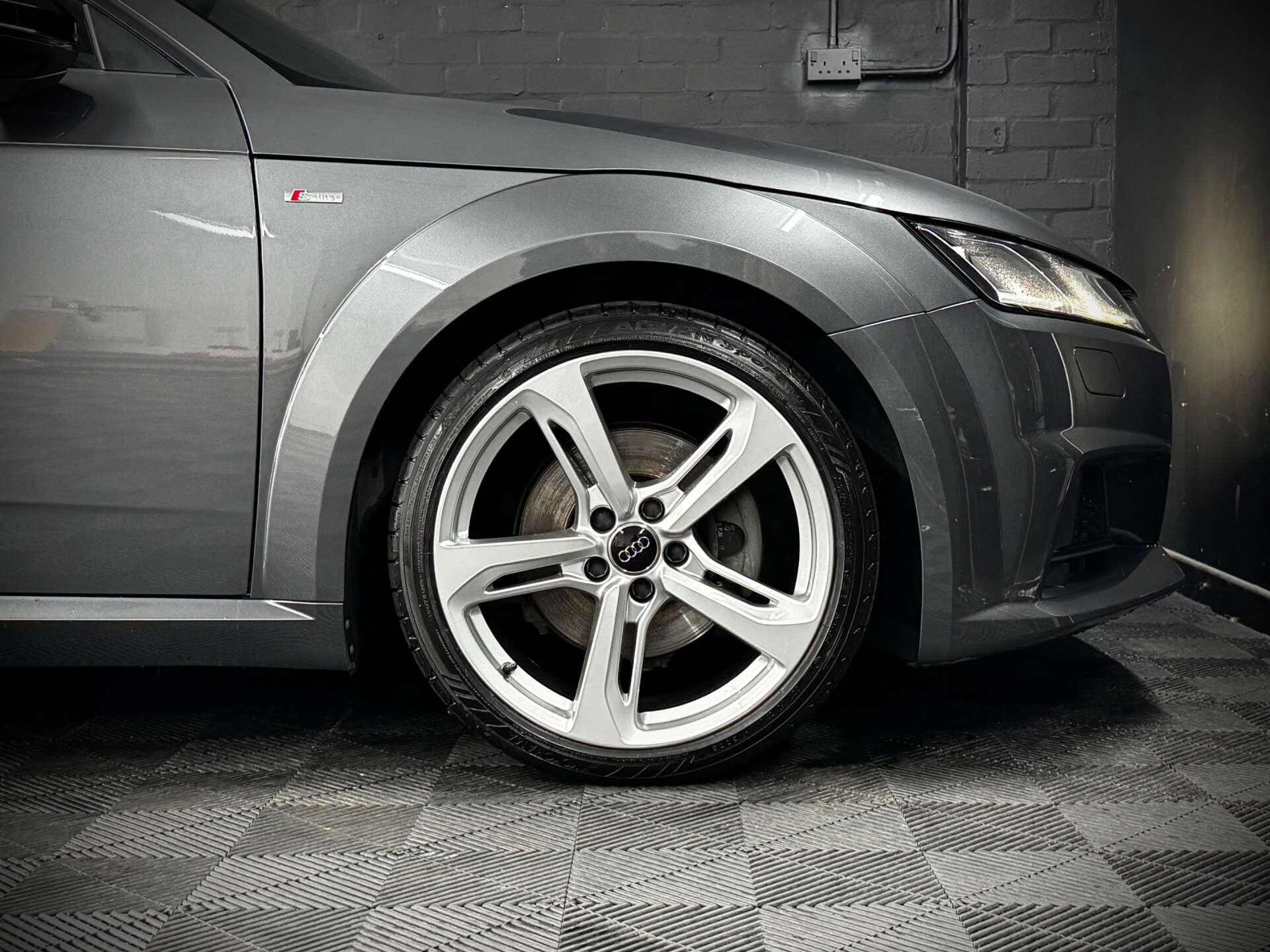 Audi TT view 22