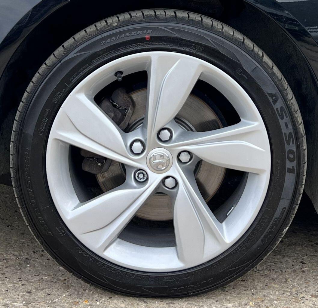 Vauxhall Insignia view 11