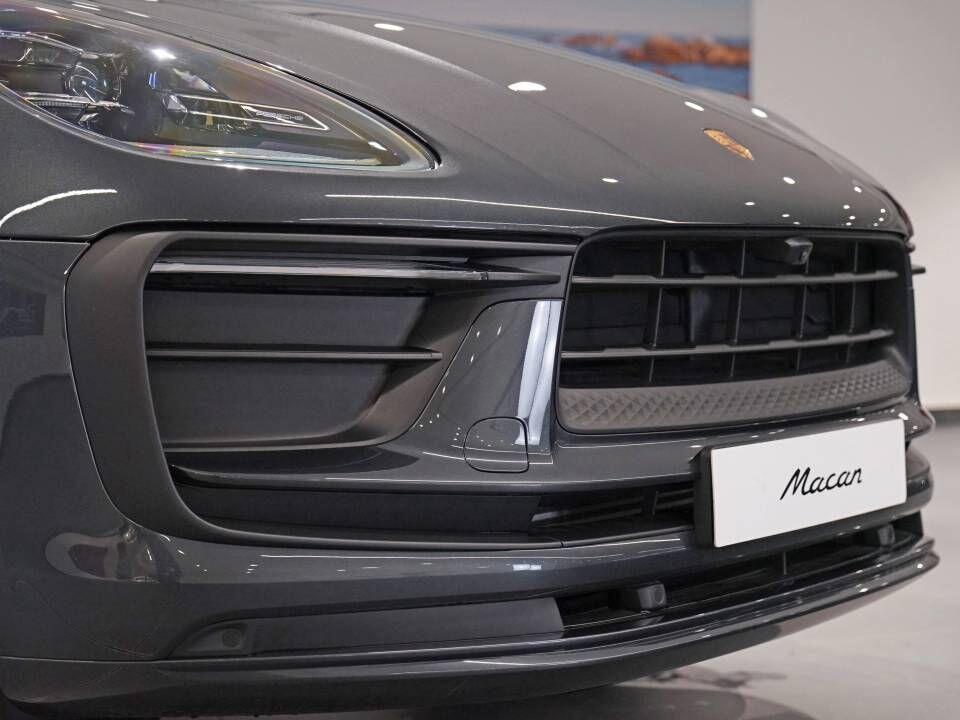 Porsche Macan view 44