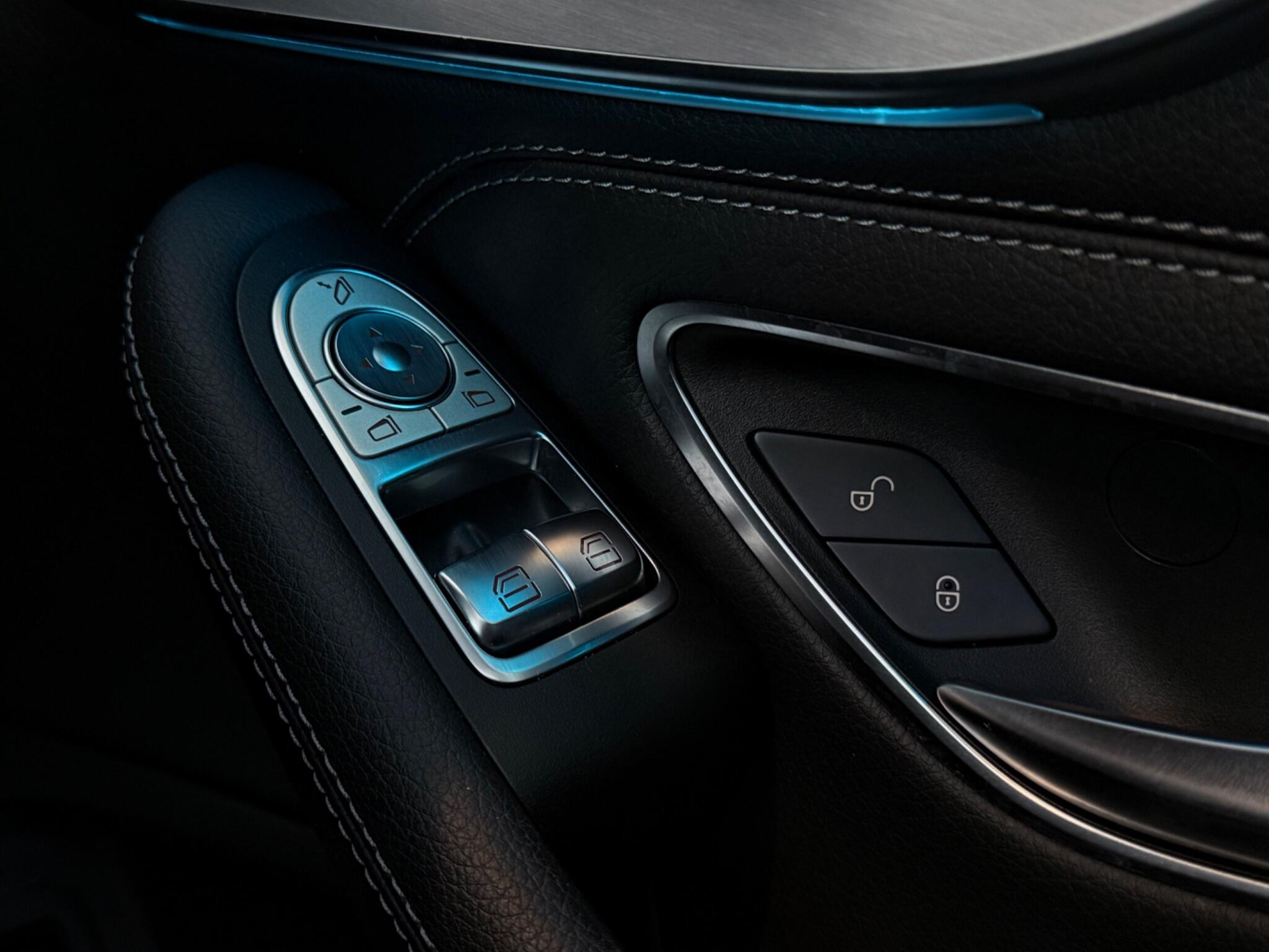 Mercedes-Benz C-Class view 17