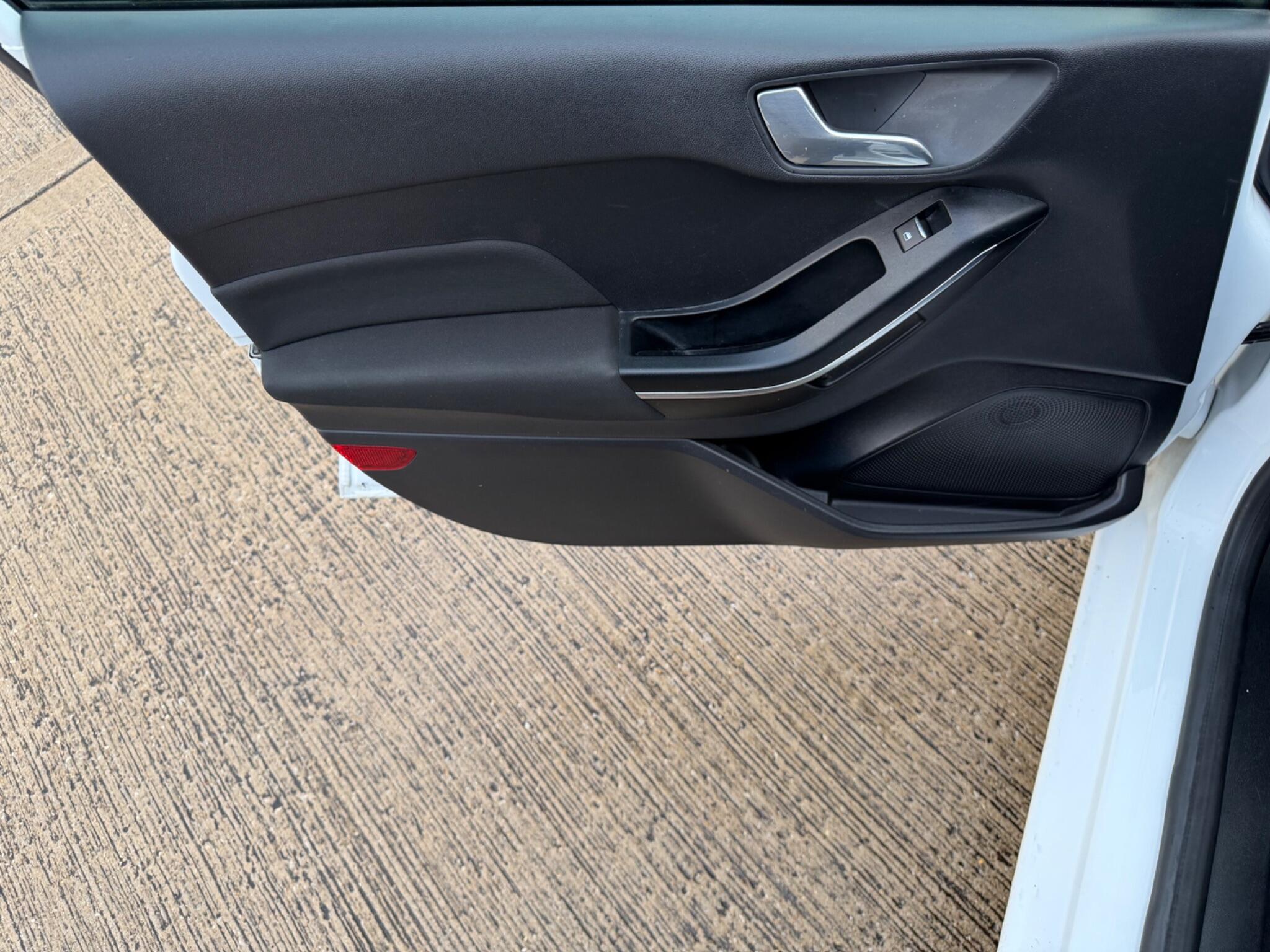 Ford Fiesta view 50