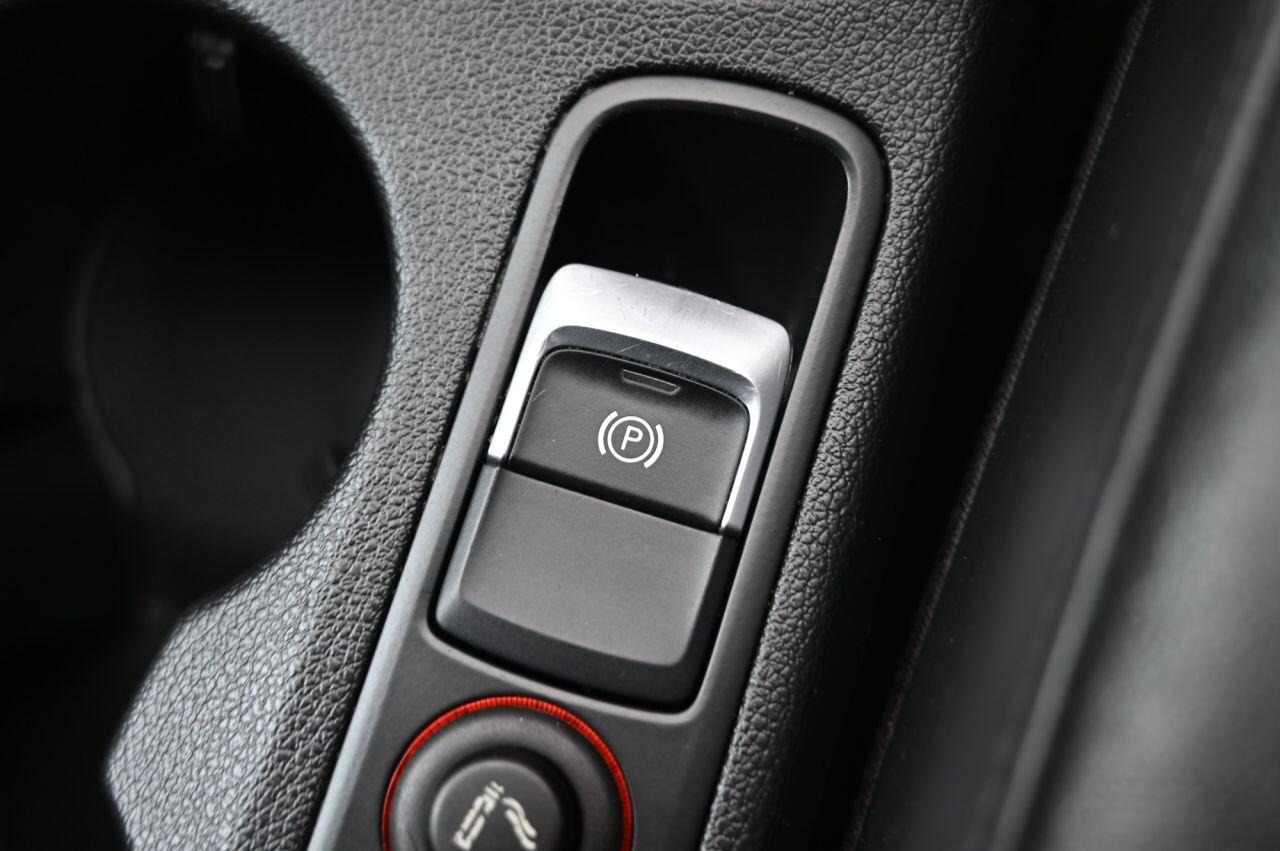 Audi Q3 view 33