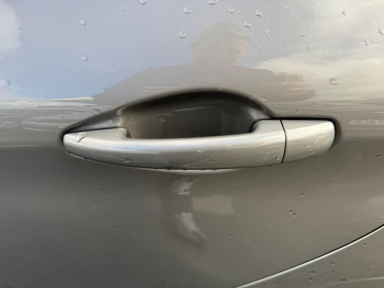 Peugeot 208 view 45