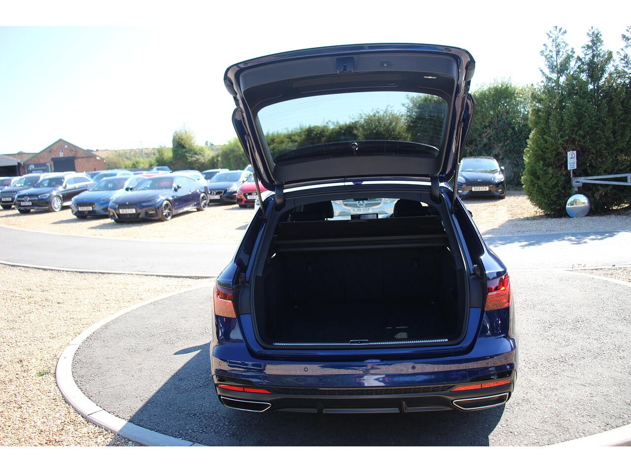 Audi A4 Avant view 35