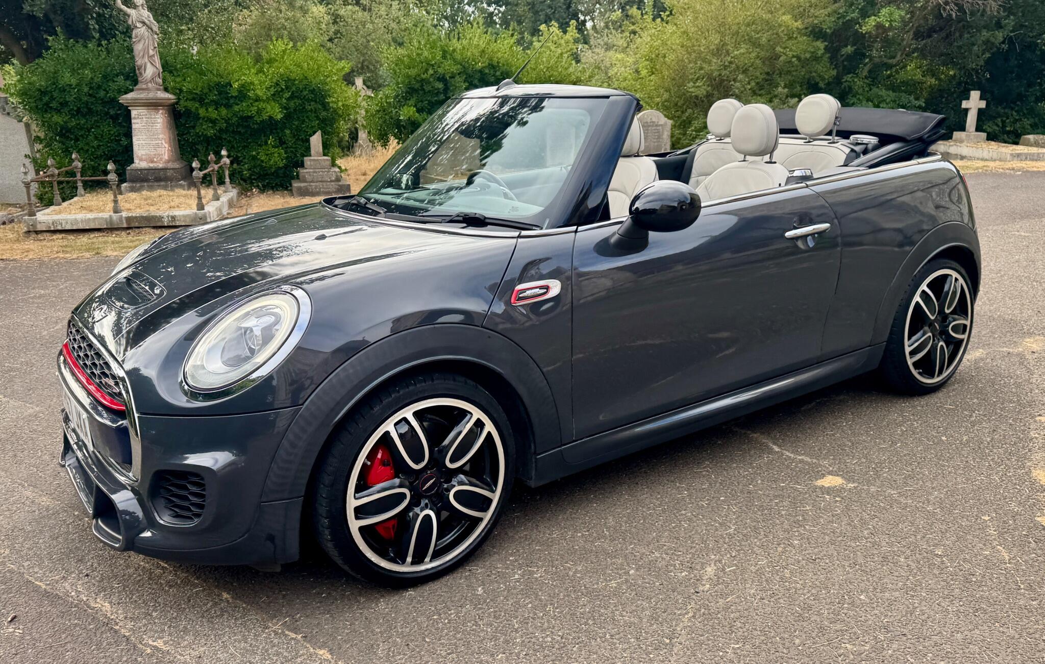 Mini Convertible view 10
