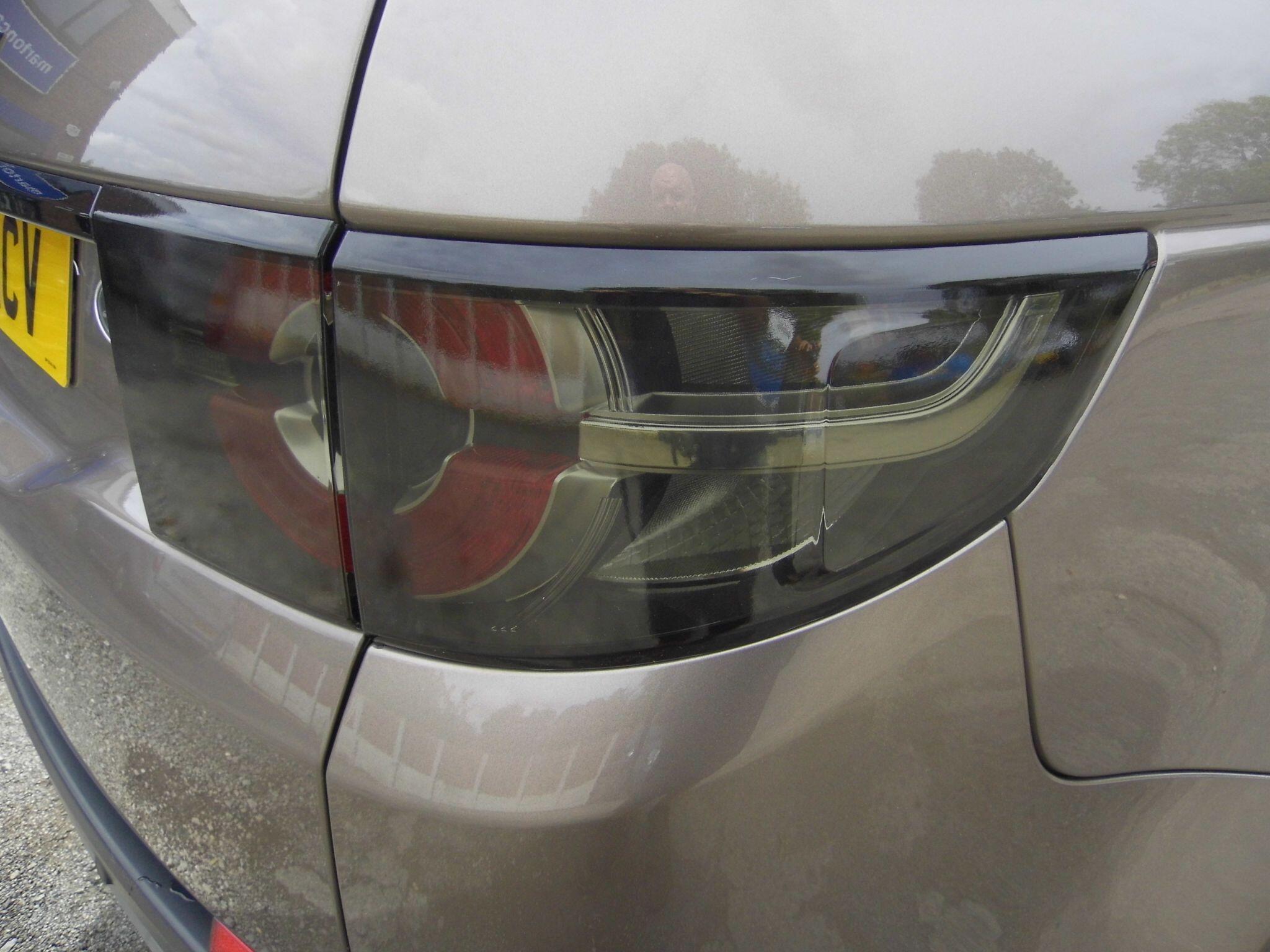 Land Rover Discovery Sport view 14