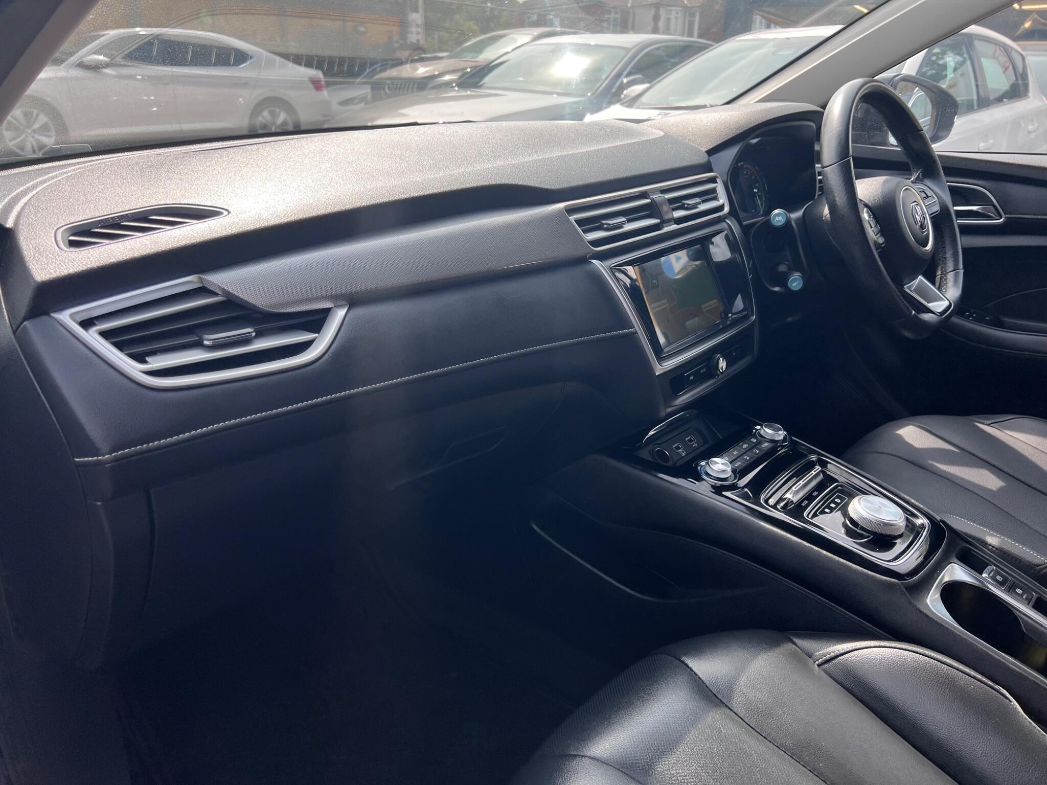 MG MG5 view 39
