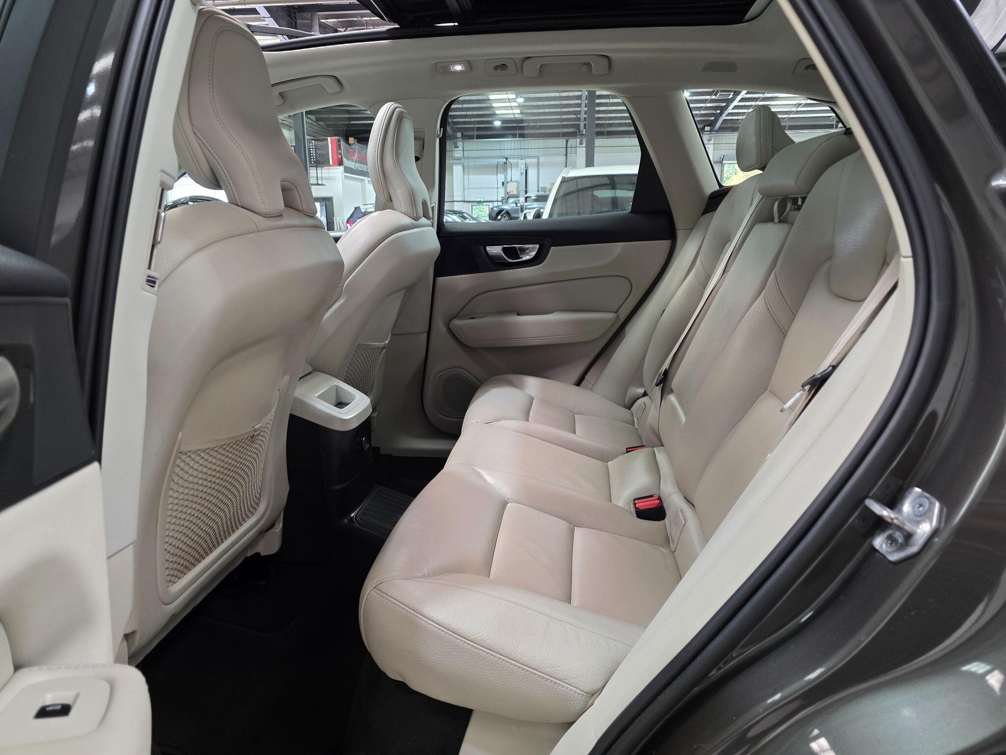 Volvo XC60 view 28