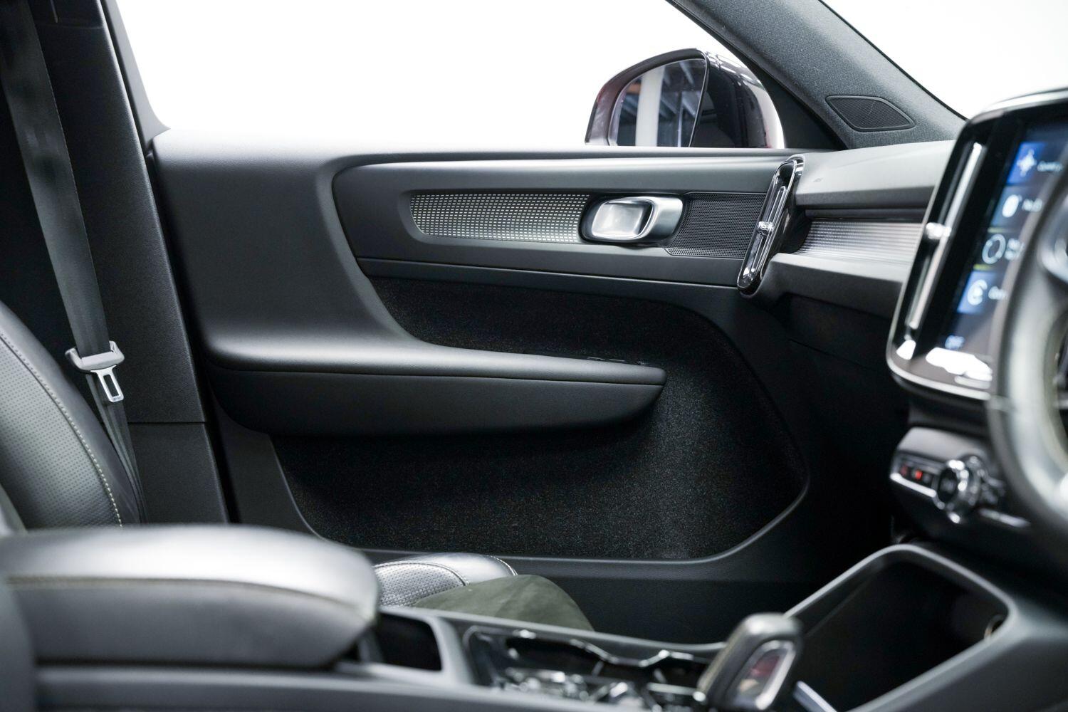 Volvo XC40 view 9