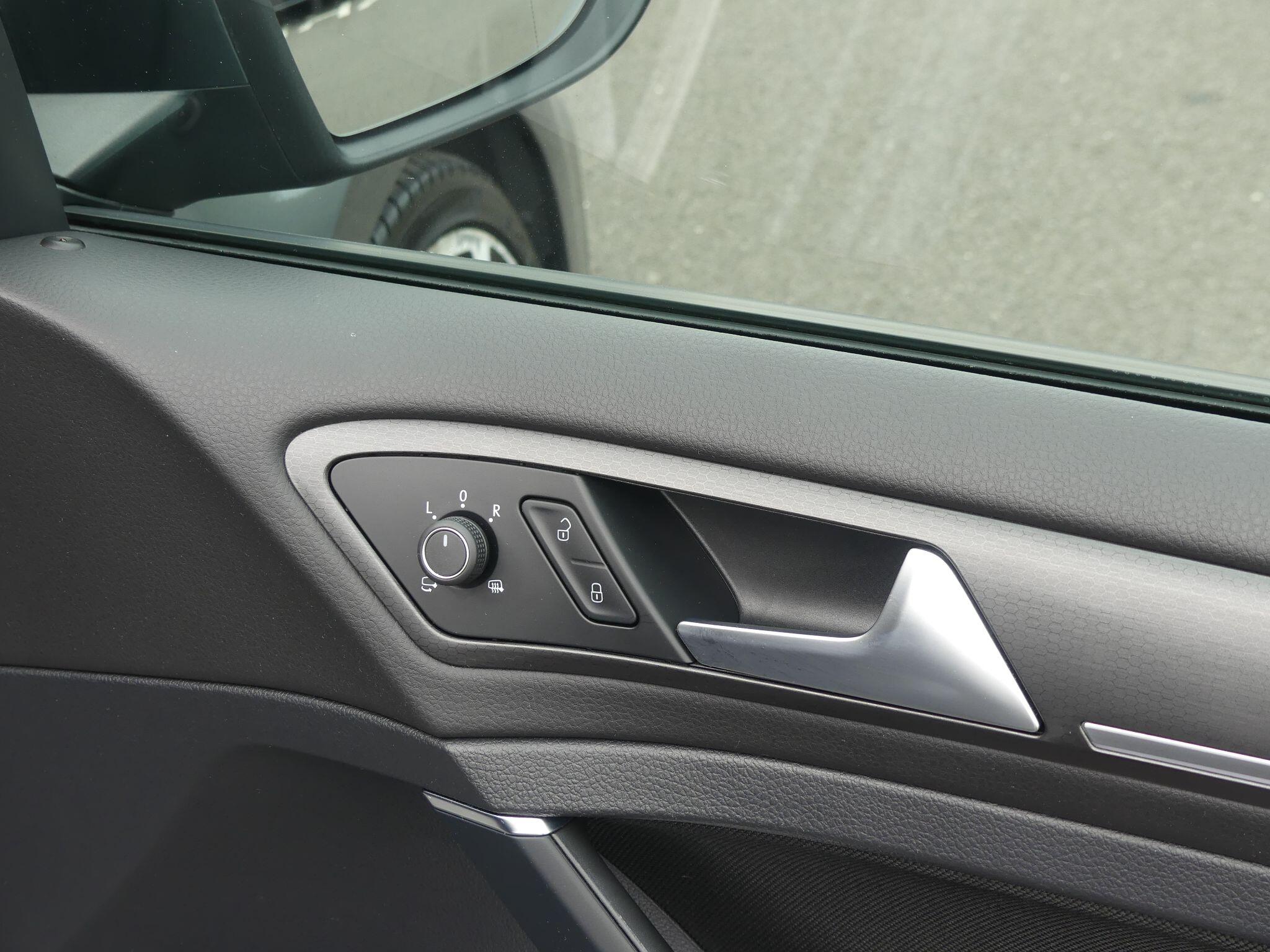 Volkswagen Golf view 13