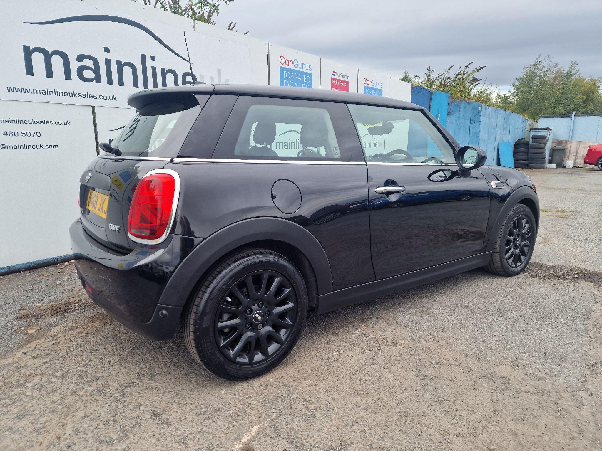 Mini Hatch view 27