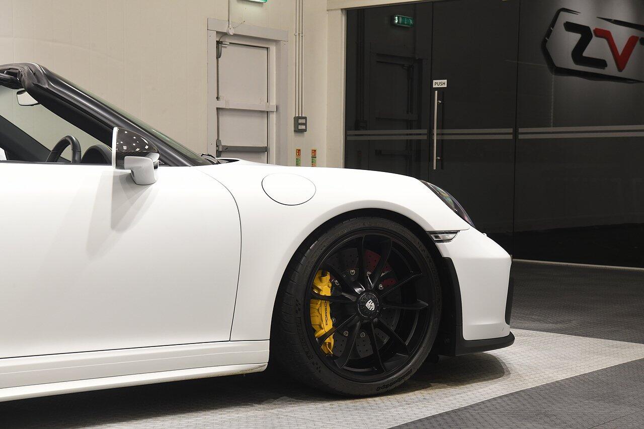 Porsche 911 view 38