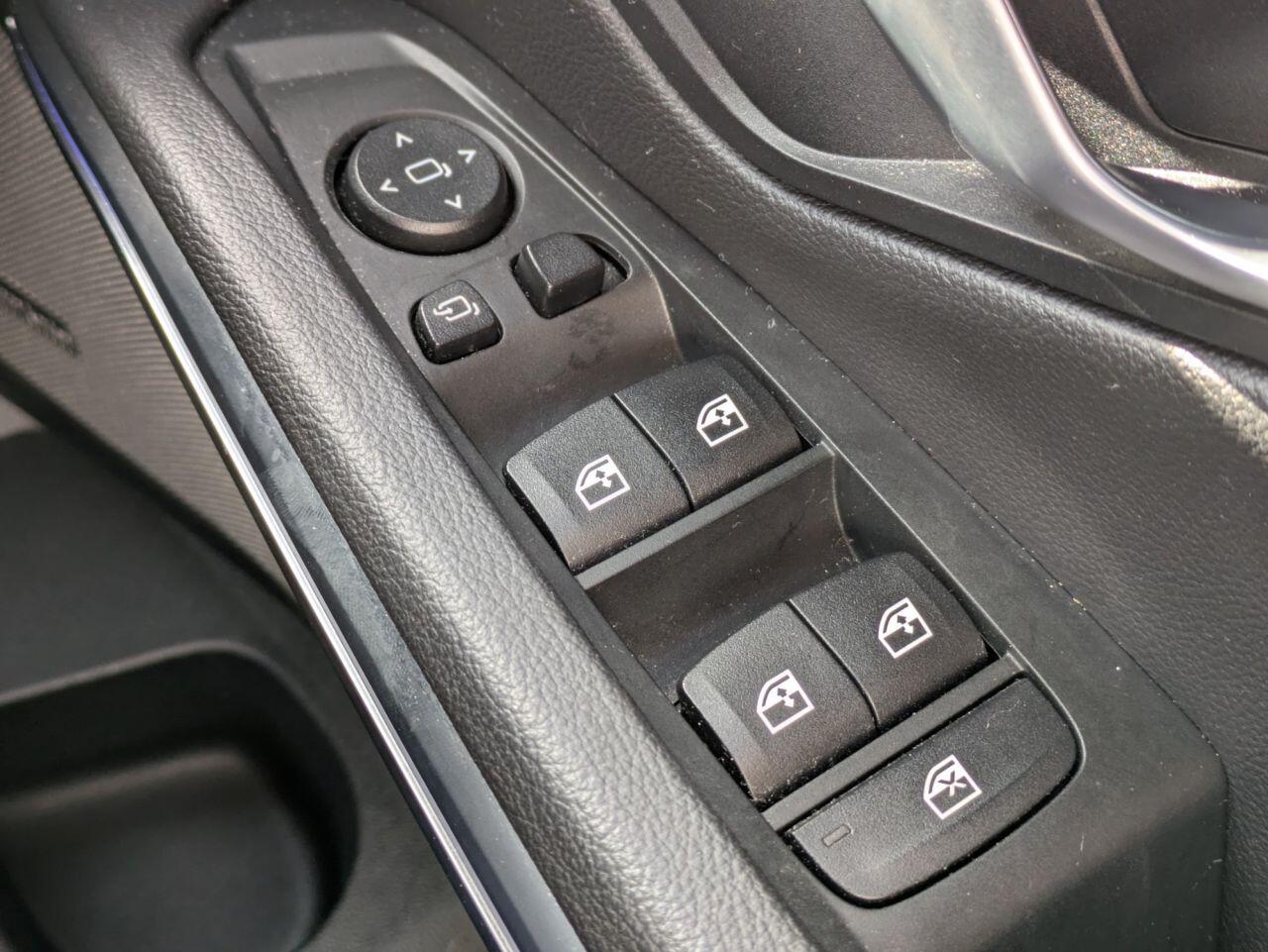 BMW 3 Series view 24