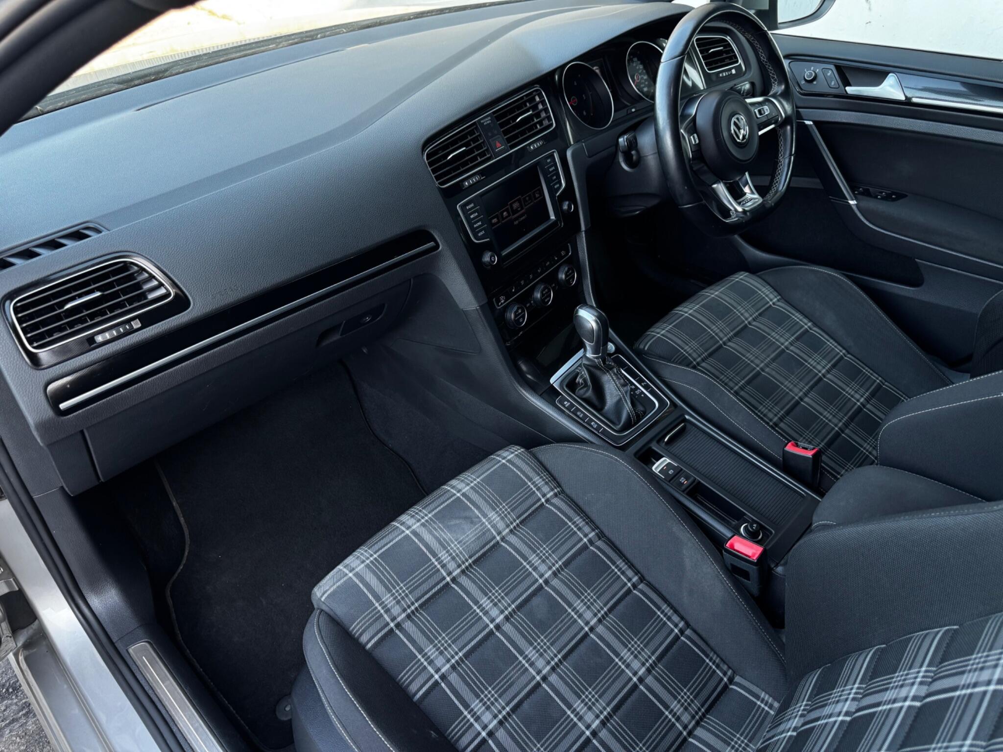 Volkswagen Golf view 43