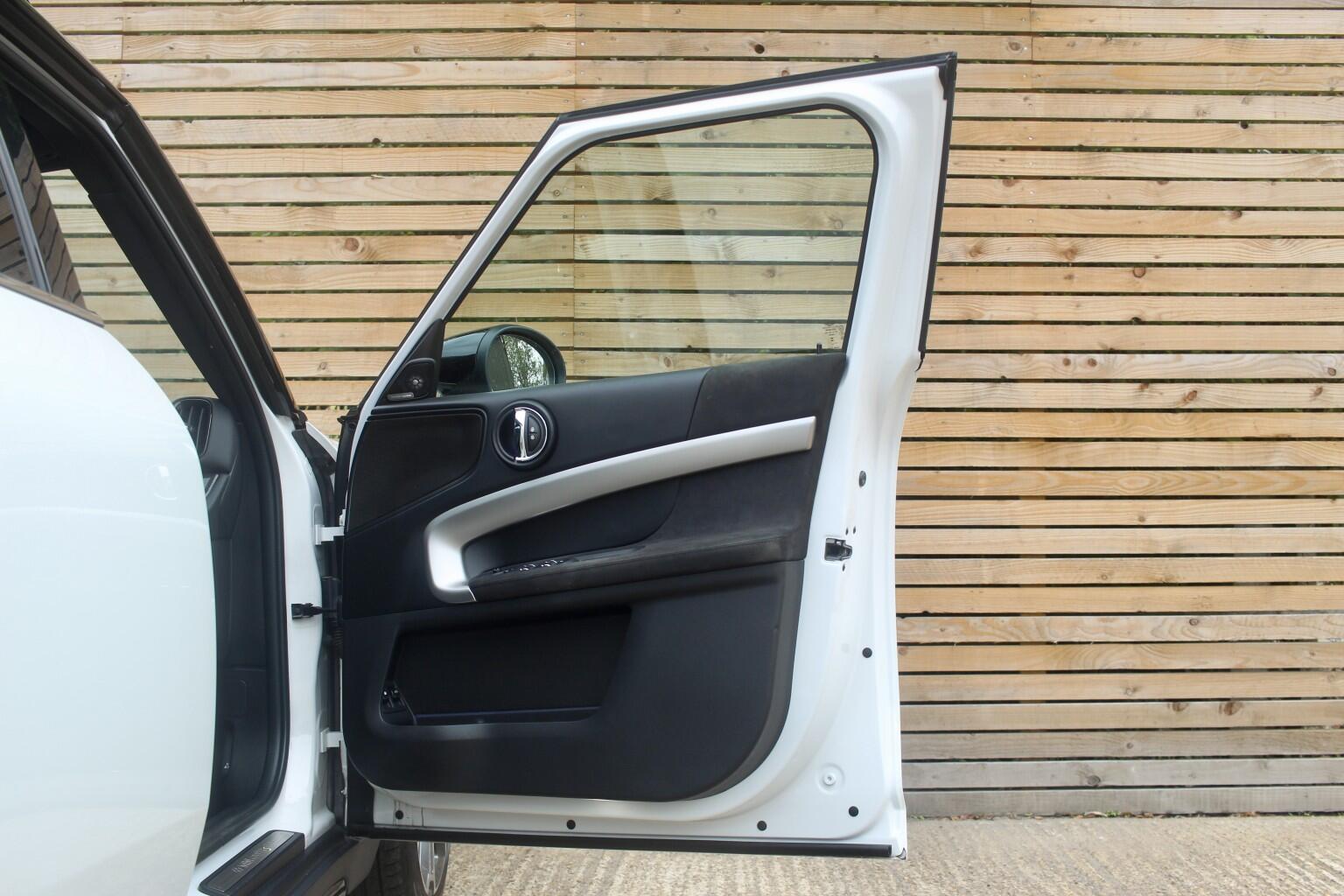 Mini Countryman view 29