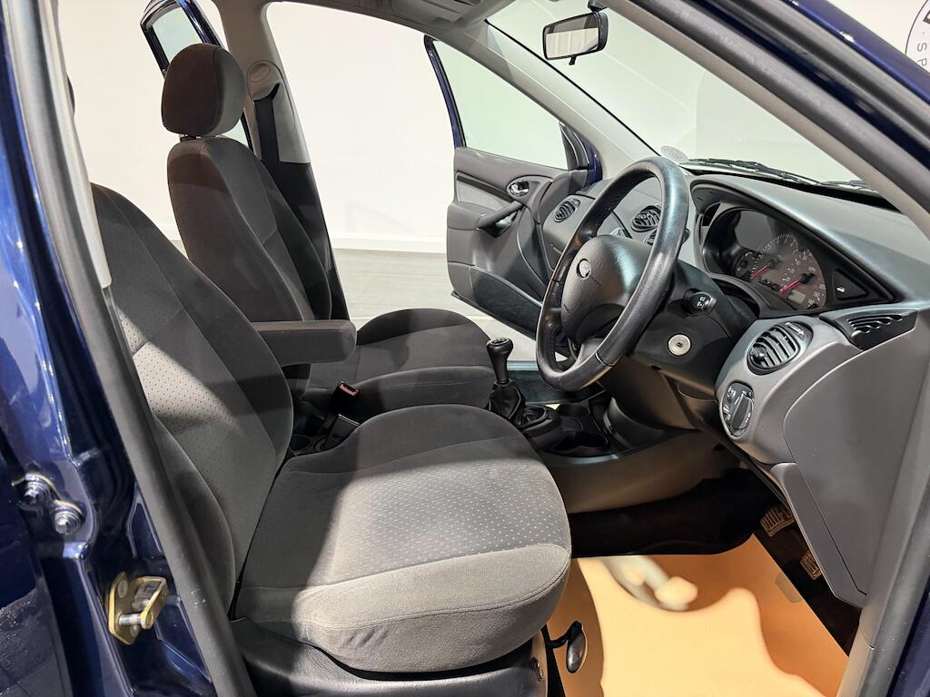 Ford Focus view 6