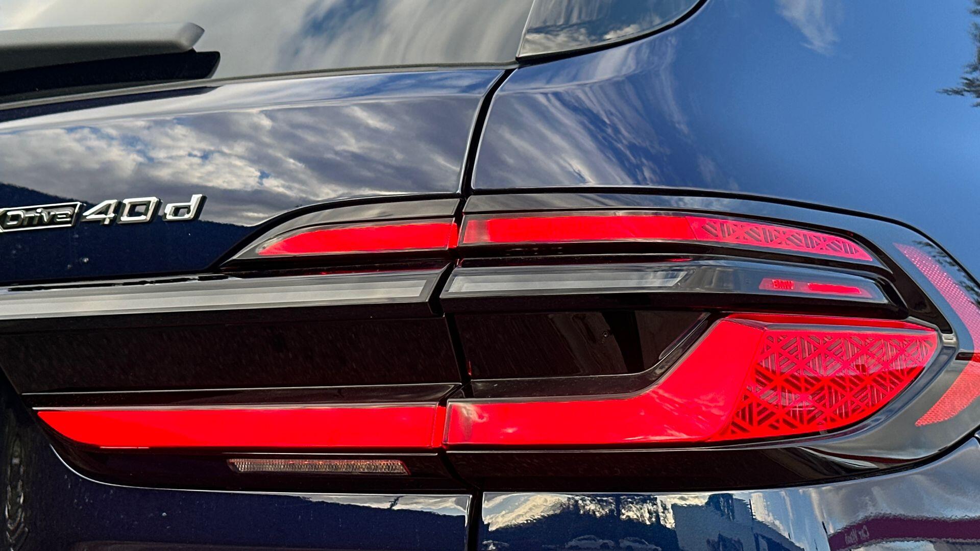 BMW X7 view 22
