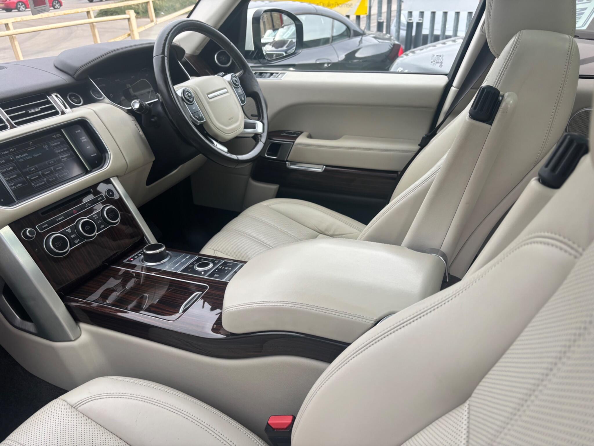 Land Rover Range Rover view 15