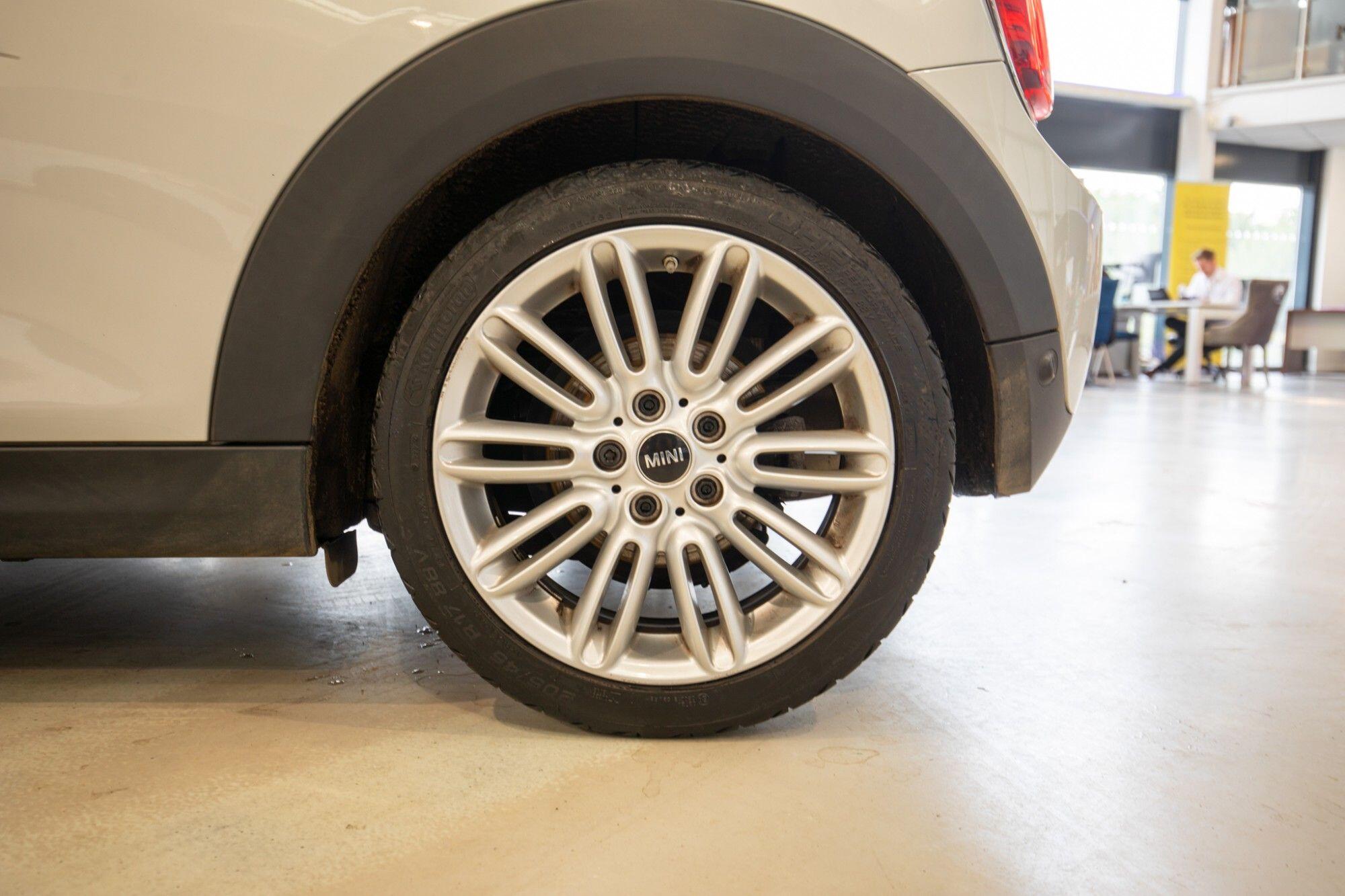 Mini Hatch view 6