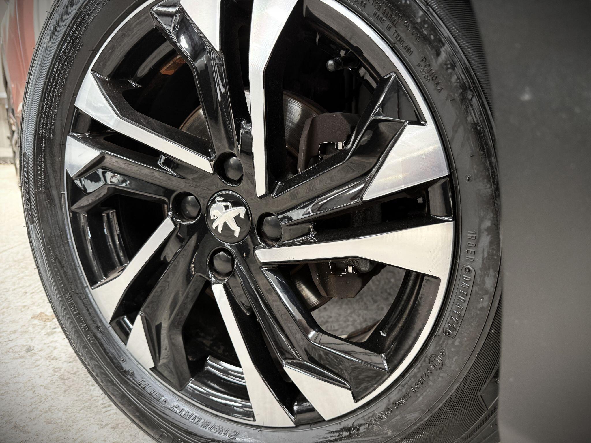 Peugeot 2008 view 16