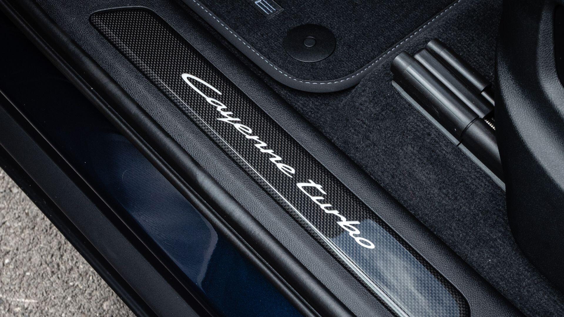 Porsche Cayenne view 40