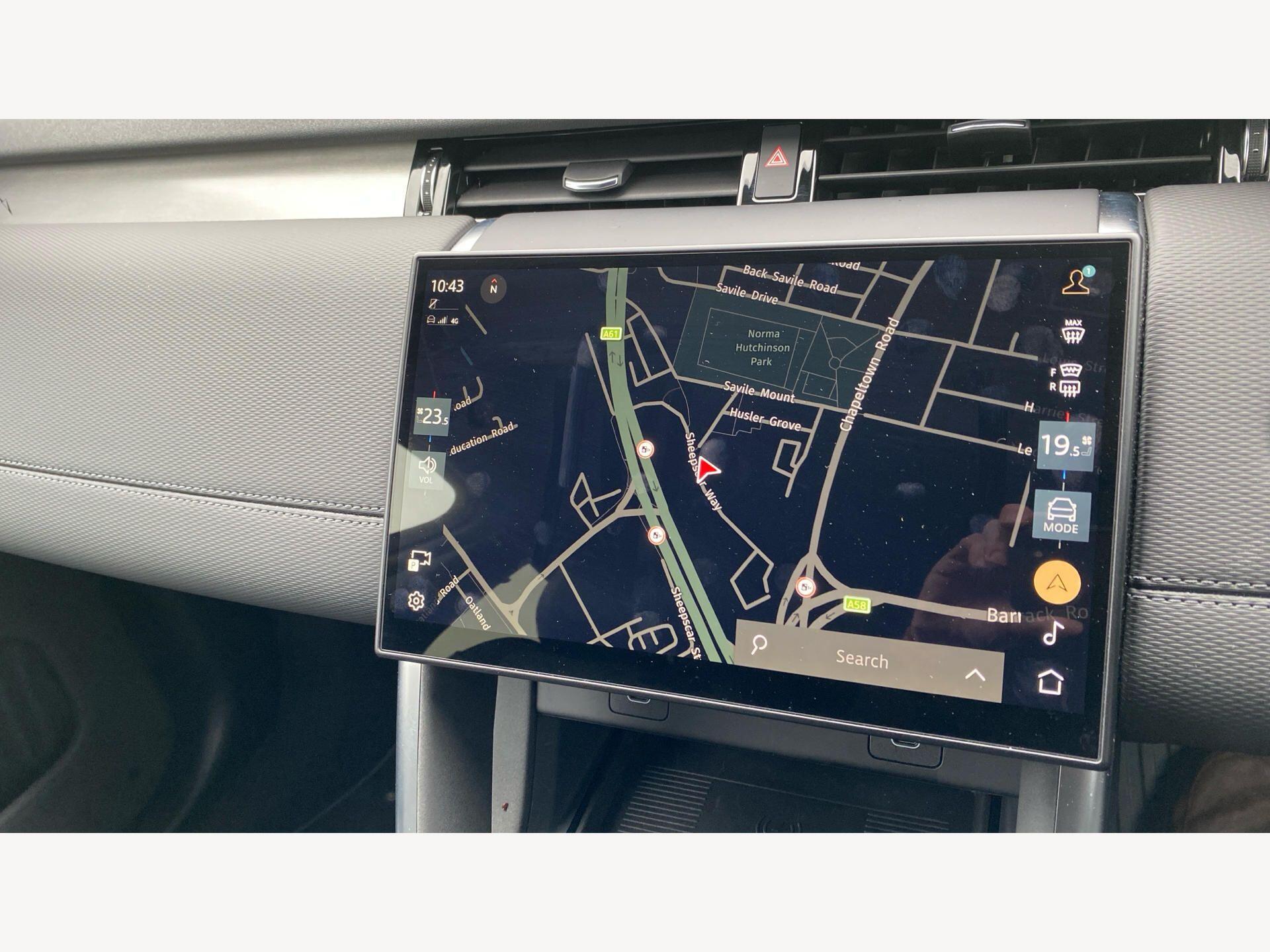 Land Rover Discovery Sport view 13