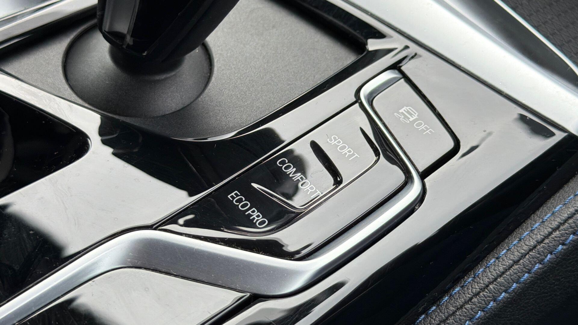 BMW 5 Series view 20
