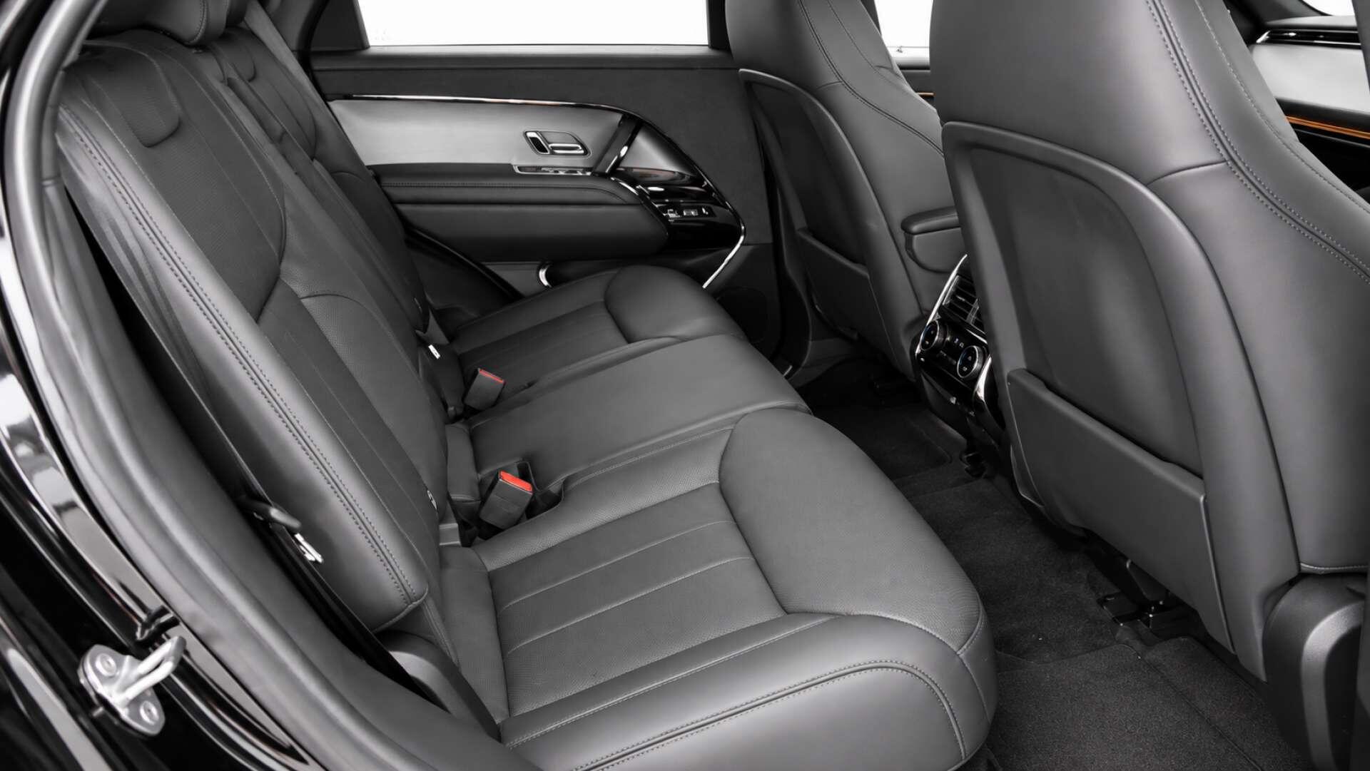 Land Rover Range Rover Sport view 4