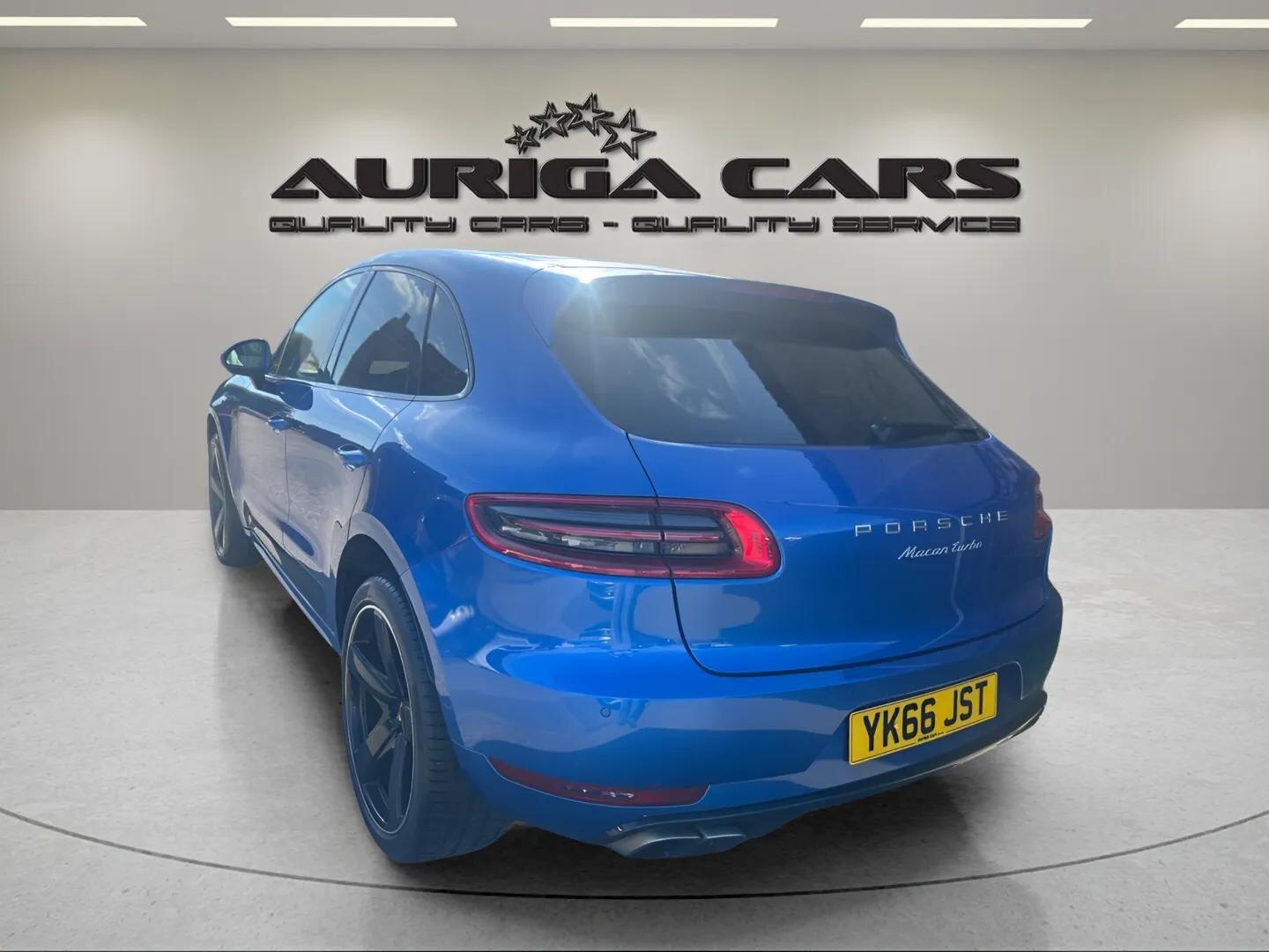 Porsche Macan view 8