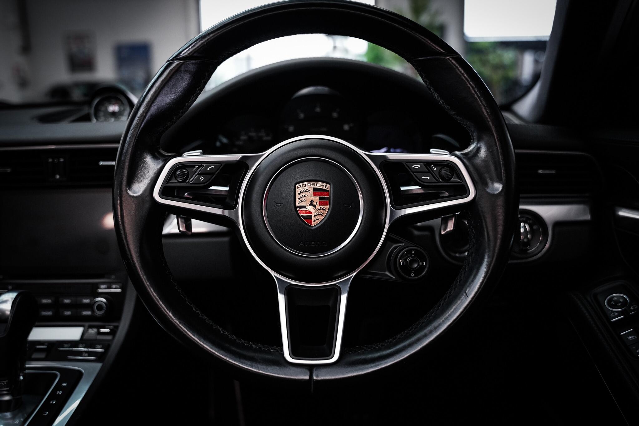 Porsche 911 view 20