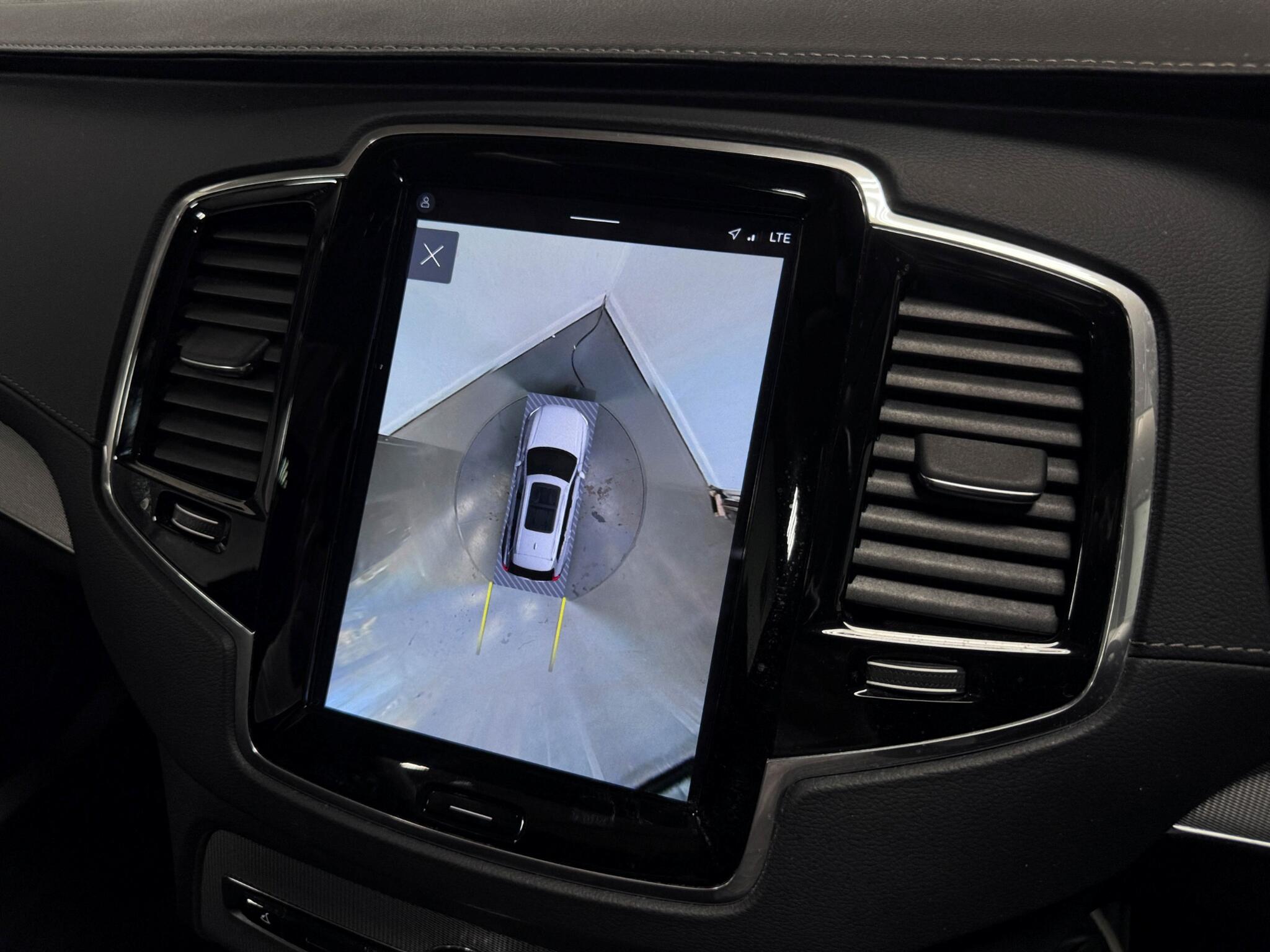 Volvo XC90 view 12