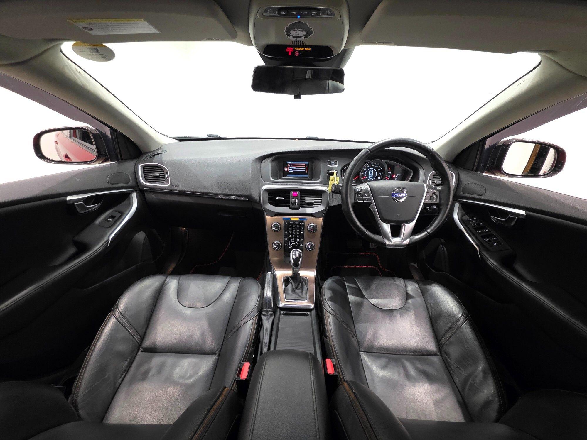 Volvo V40 Cross Country view 10