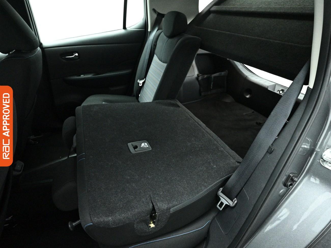 Nissan Leaf view 24