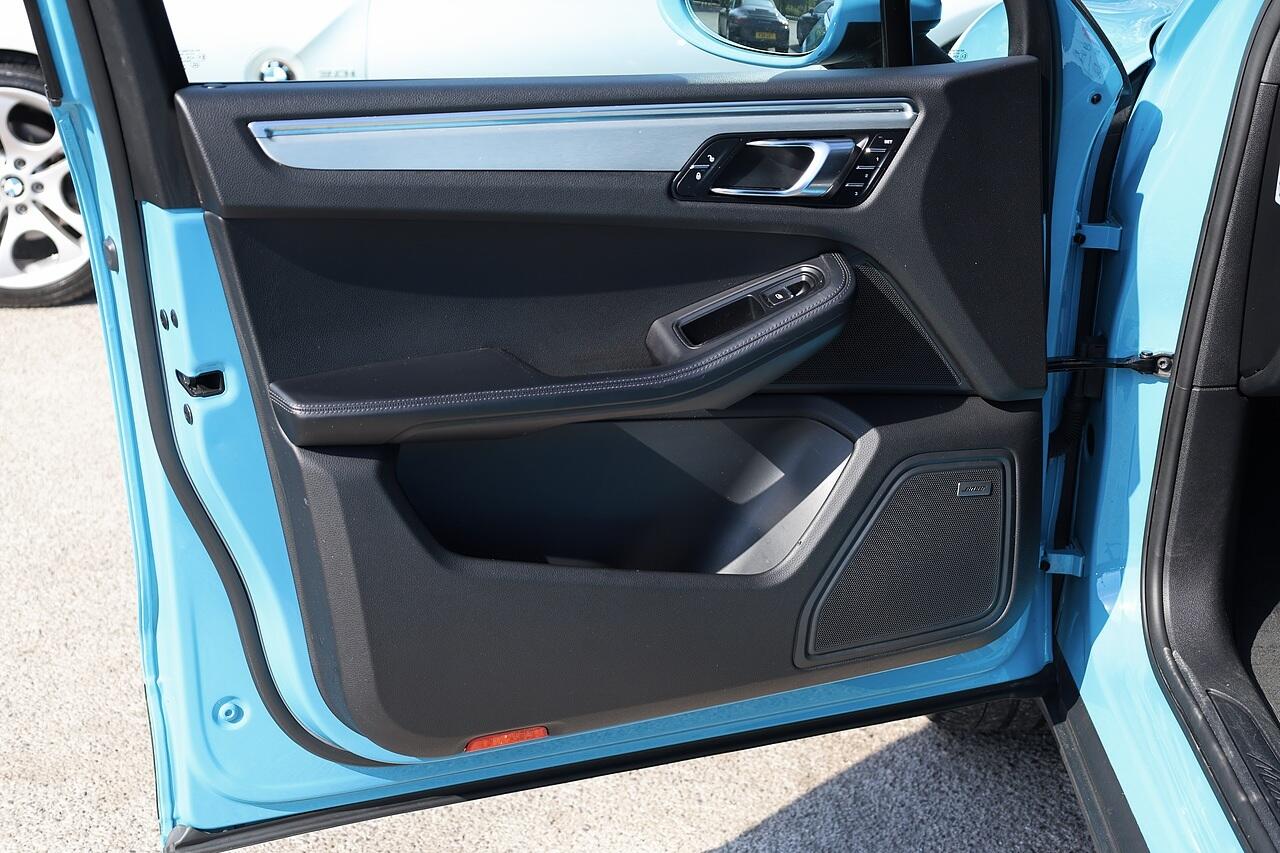 Porsche Macan view 33