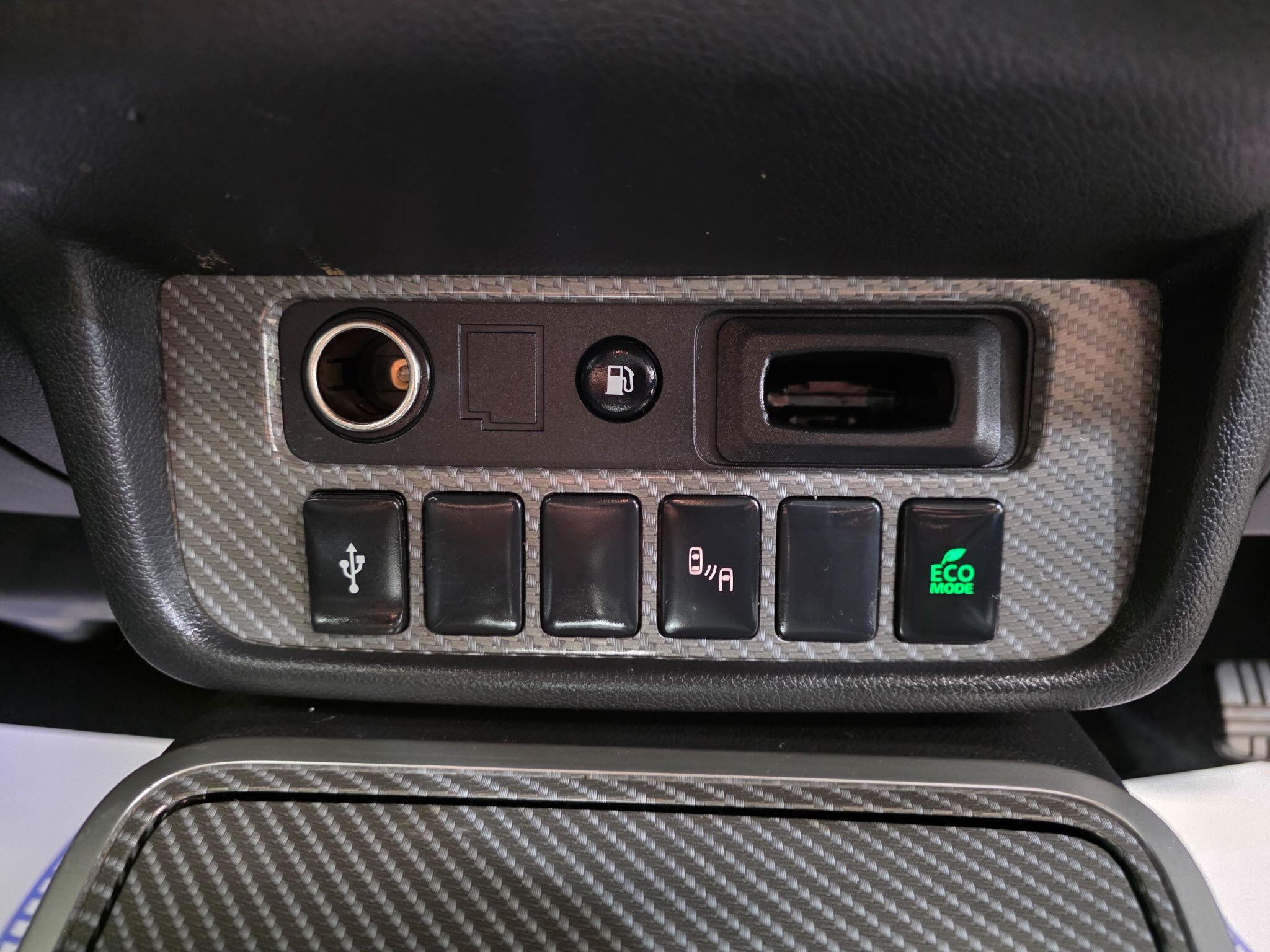 Mitsubishi Outlander view 9