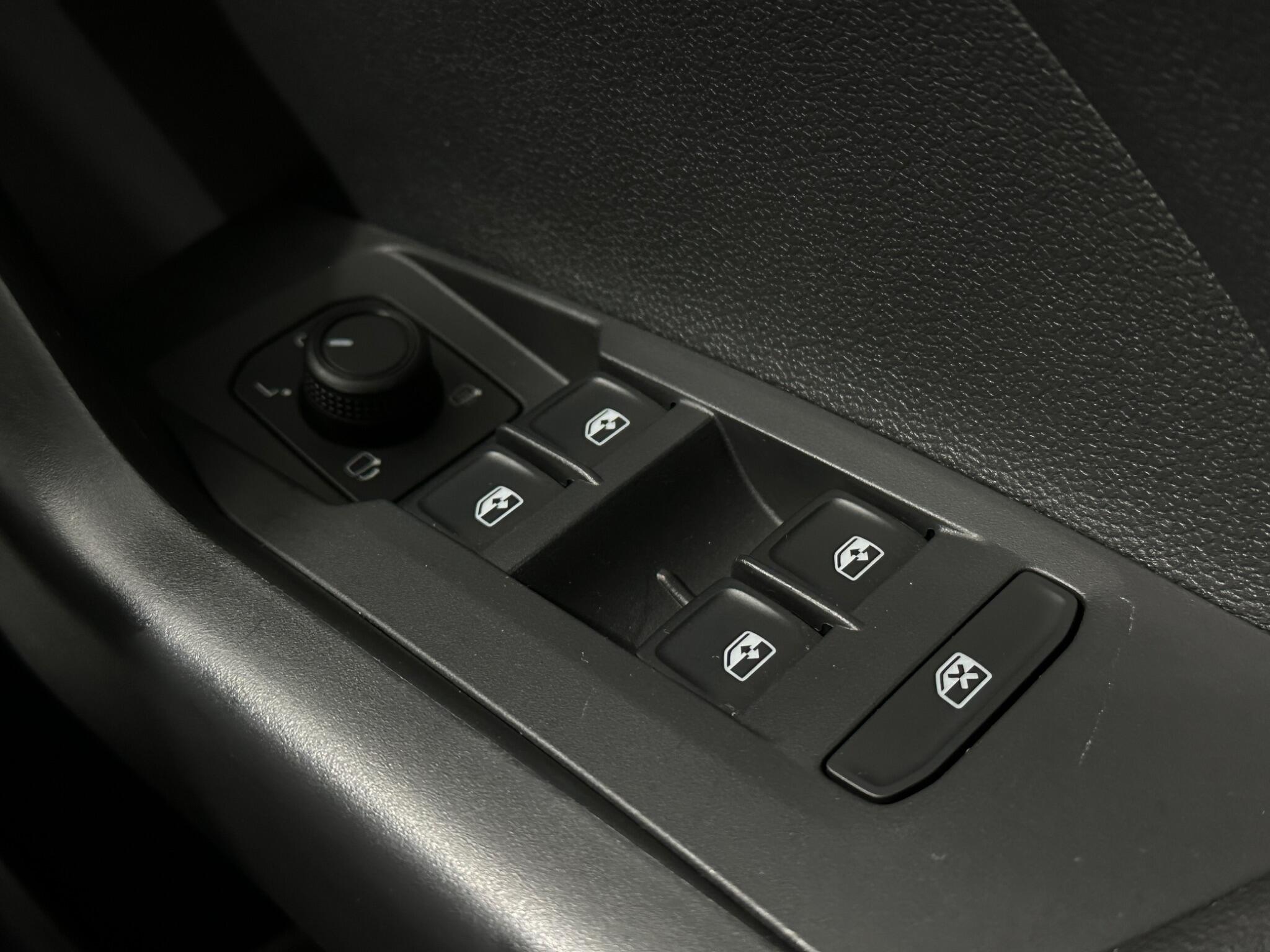 Volkswagen T-Cross view 19