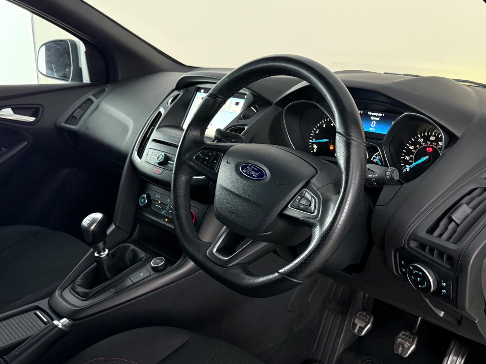 Ford Focus view 3