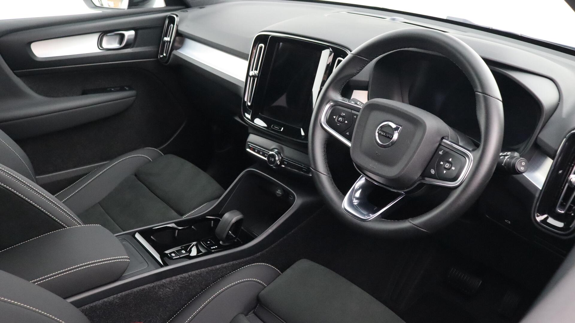 Volvo XC40 view 4