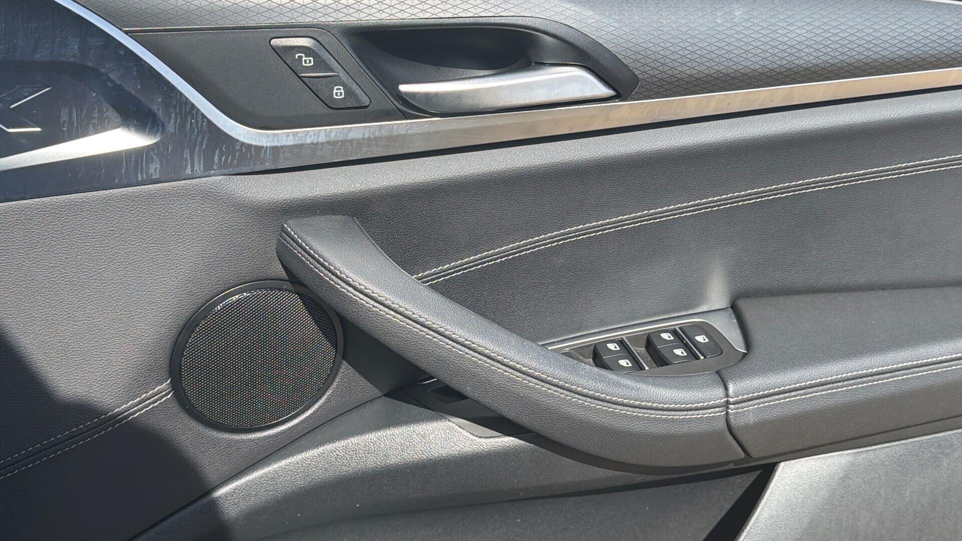 BMW X3 view 21