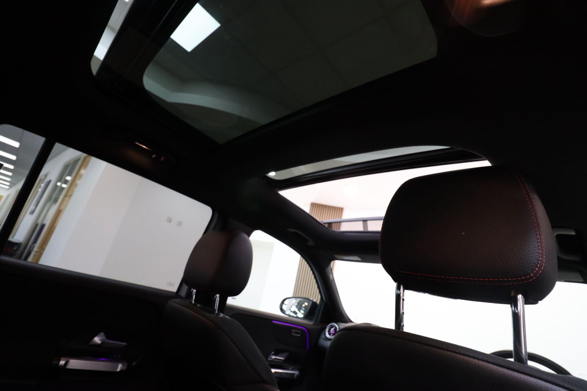 Mercedes-Benz GLB view 18