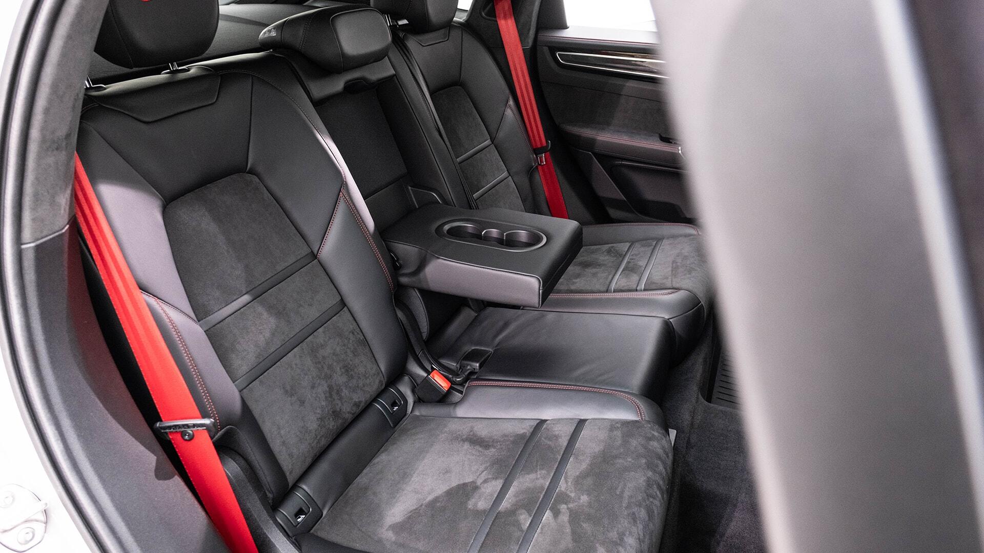 Porsche Cayenne view 52