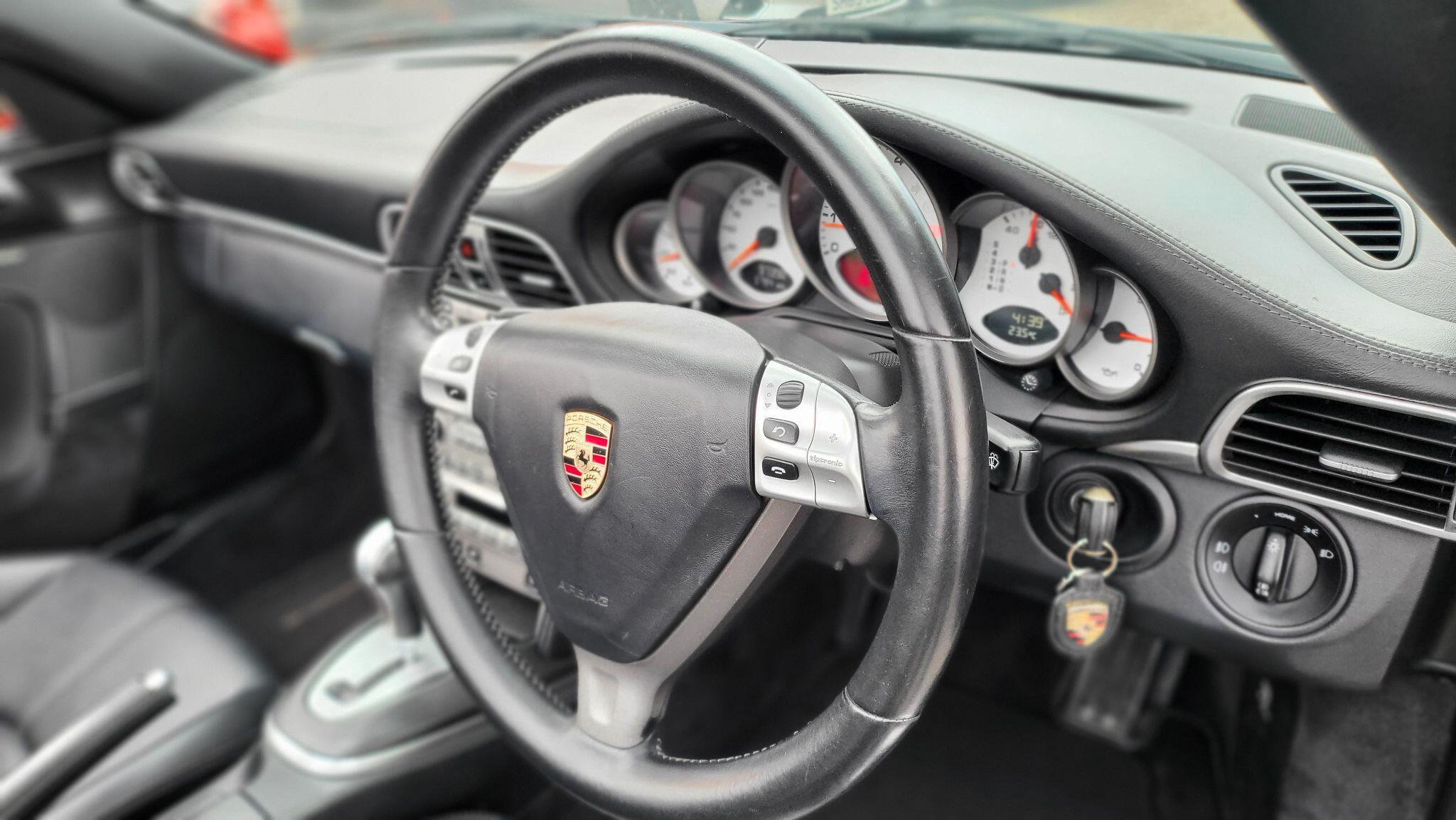 Porsche 911 view 38